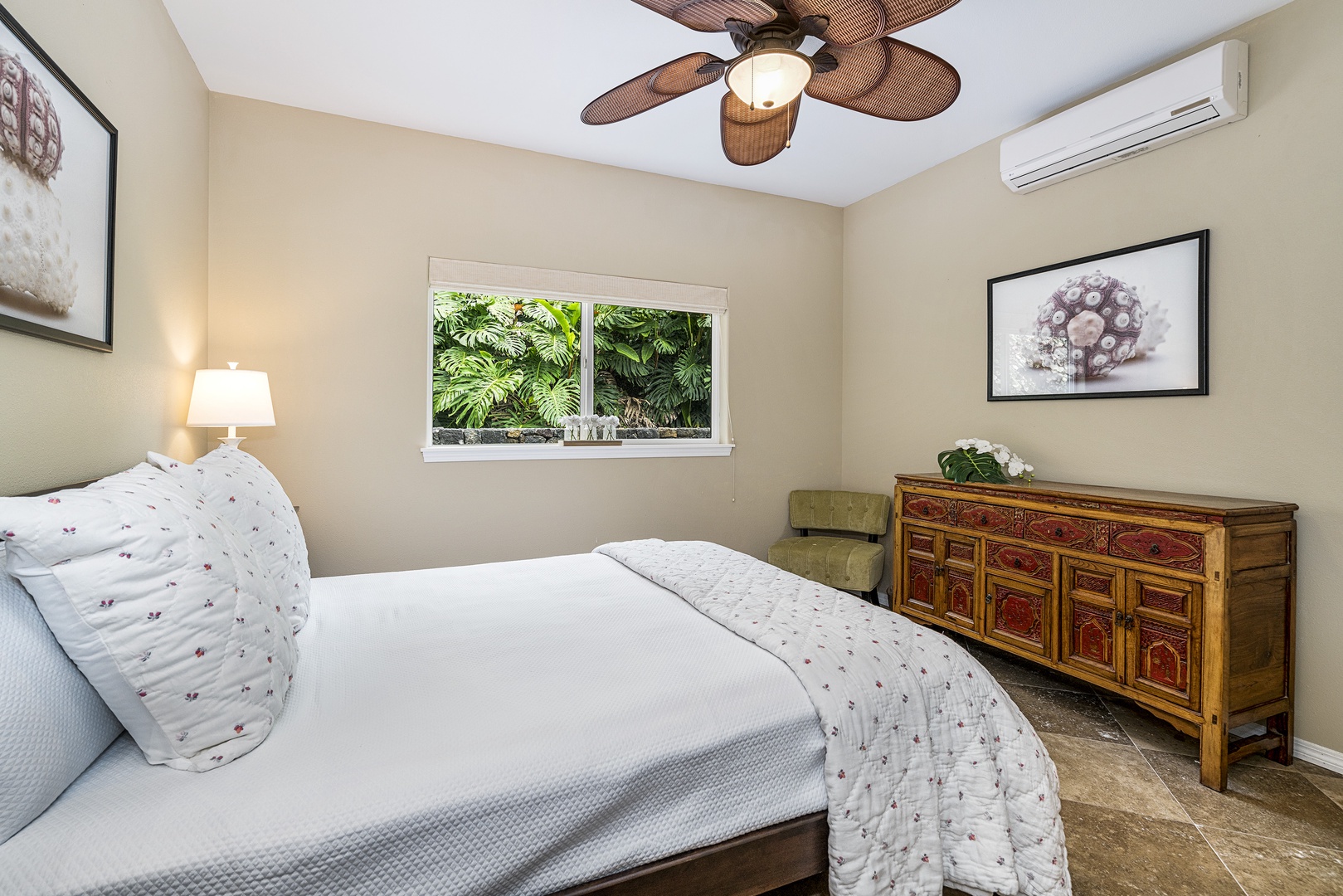 Kailua Kona Vacation Rentals, Sunset Hale - This light-filled guest room offers quiet charm, A/C comfort, and cozy furnishings for any traveler.