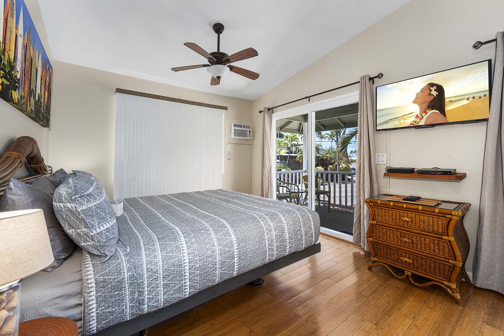 Kailua Kona Vacation Rentals, Hale A Kai - Smart TV, Lanai access and ensuite are just some of the features