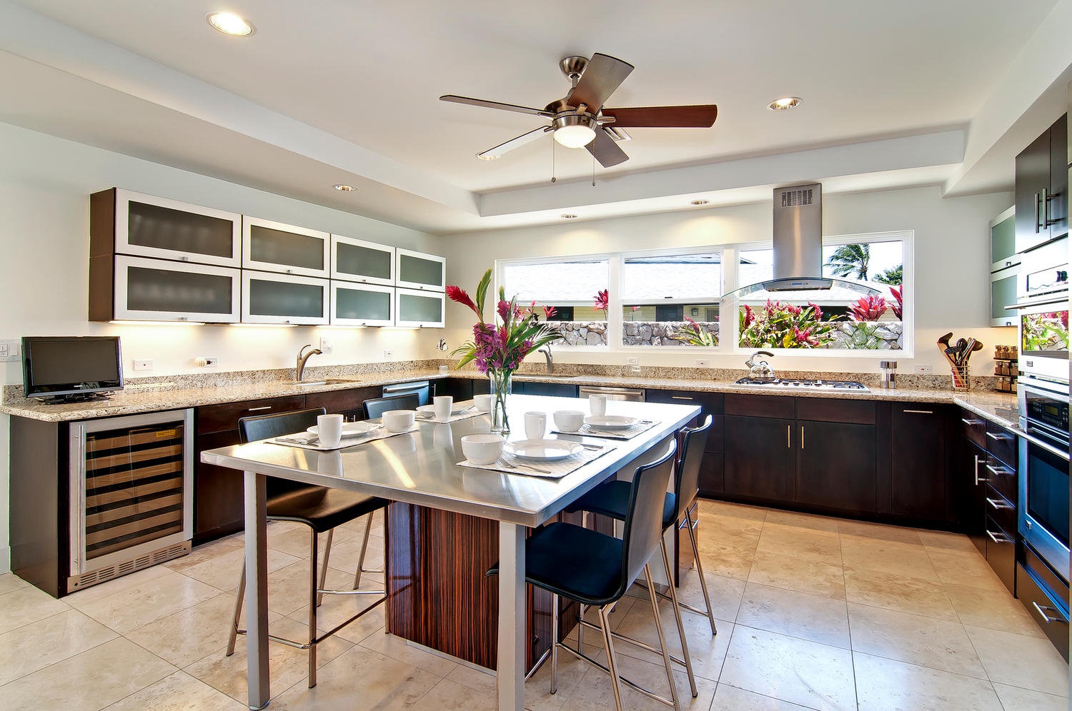 Honolulu Vacation Rentals, Kahala Lani - Kitchen and Dining