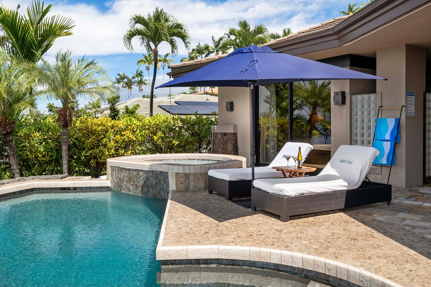 Kailua Kona Vacation Rentals, Island Oasis - Lounge outdoors to work on your tan!