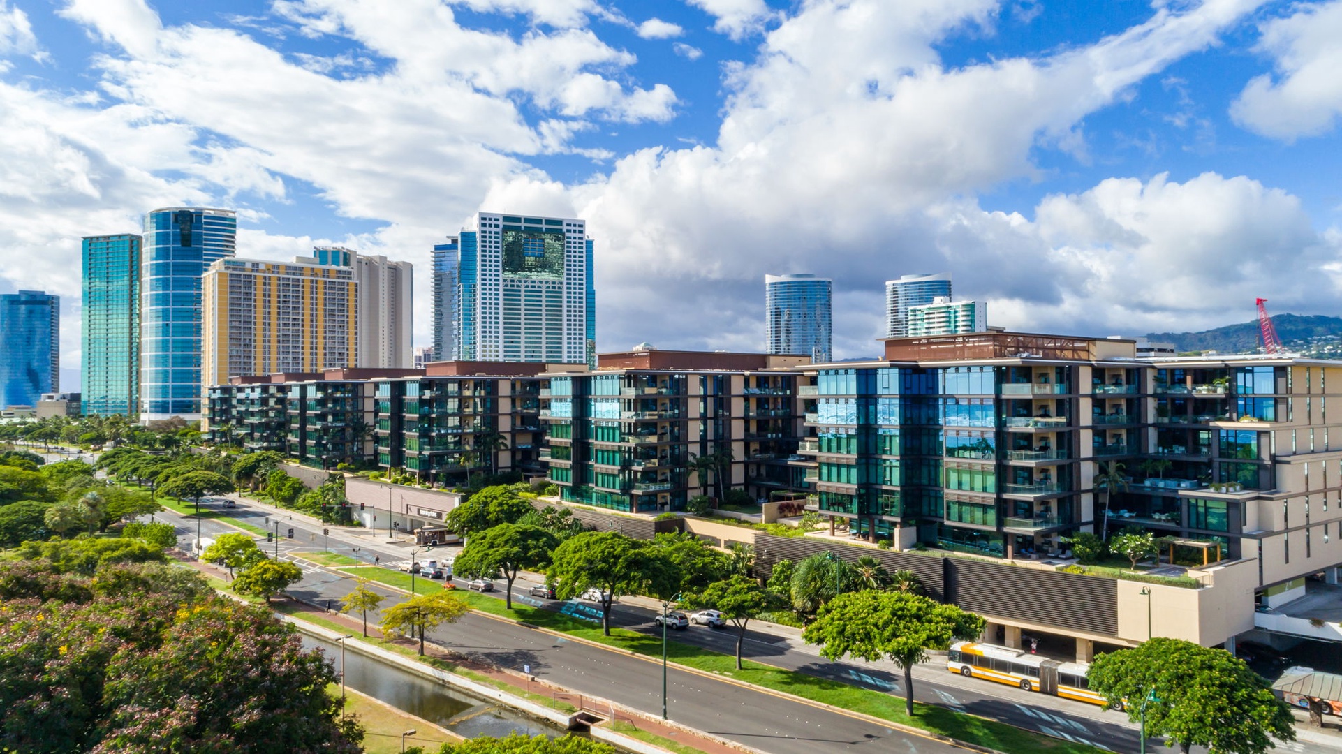 Honolulu Vacation Rentals, Park Lane Getaway - Modern architecture meets lush greenery at Park Lane – your urban oasis.