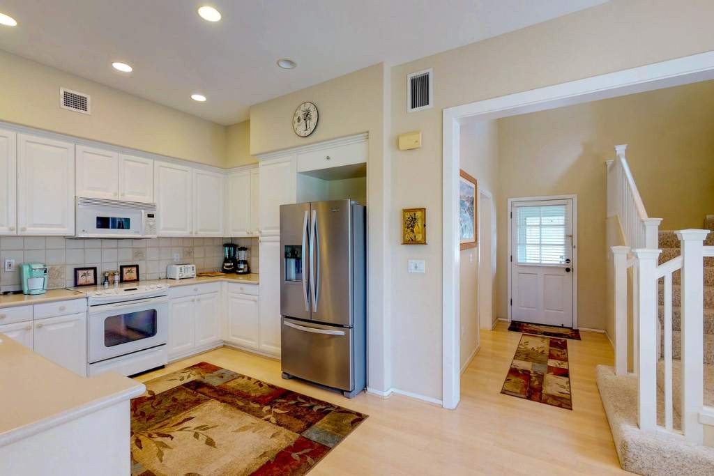 Kapolei Vacation Rentals, Coconut Plantation 1086-1 - The spacious kitchen has all your needs for a relaxing vacation.
