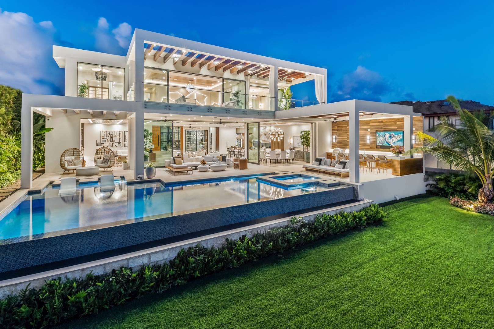 Honolulu Vacation Rentals, Diamond Head Grand Escape - Admire the home’s dramatic design, where walls of glass highlight the pool and beachfront setting.
