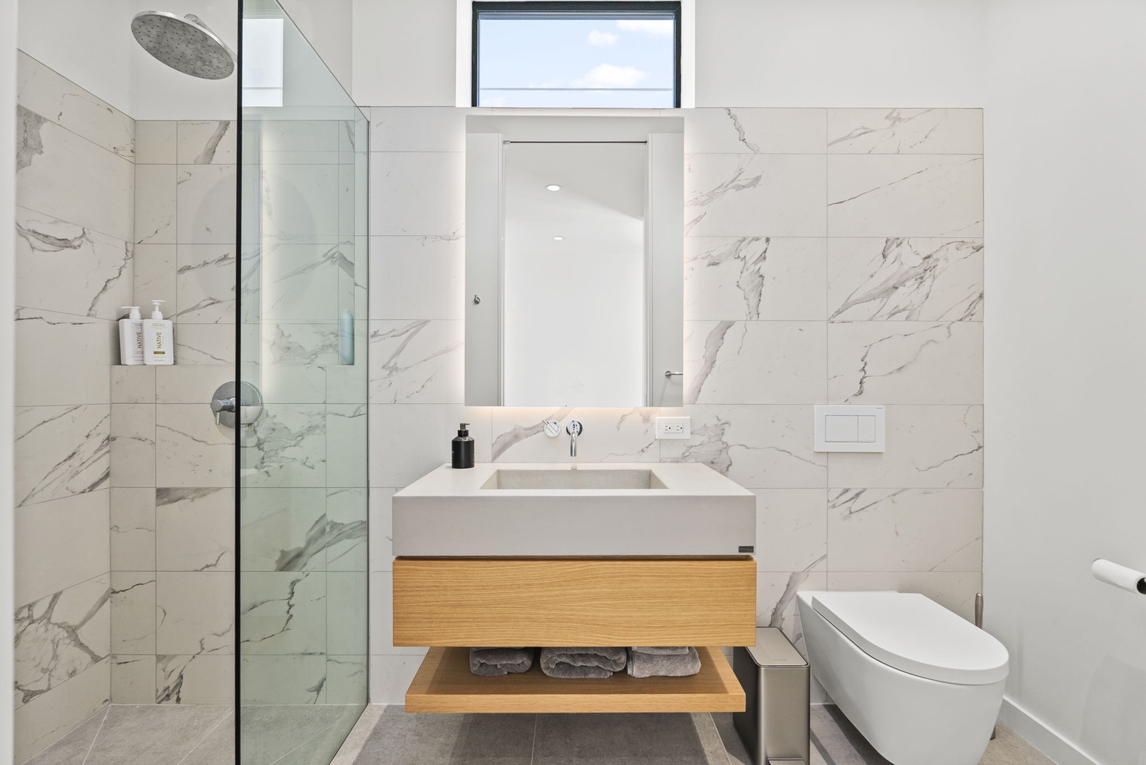 Kailua Vacation Rentals, Kailua Beach Escape - Refresh after a day at the beach in this bright, spa-inspired bathroom.