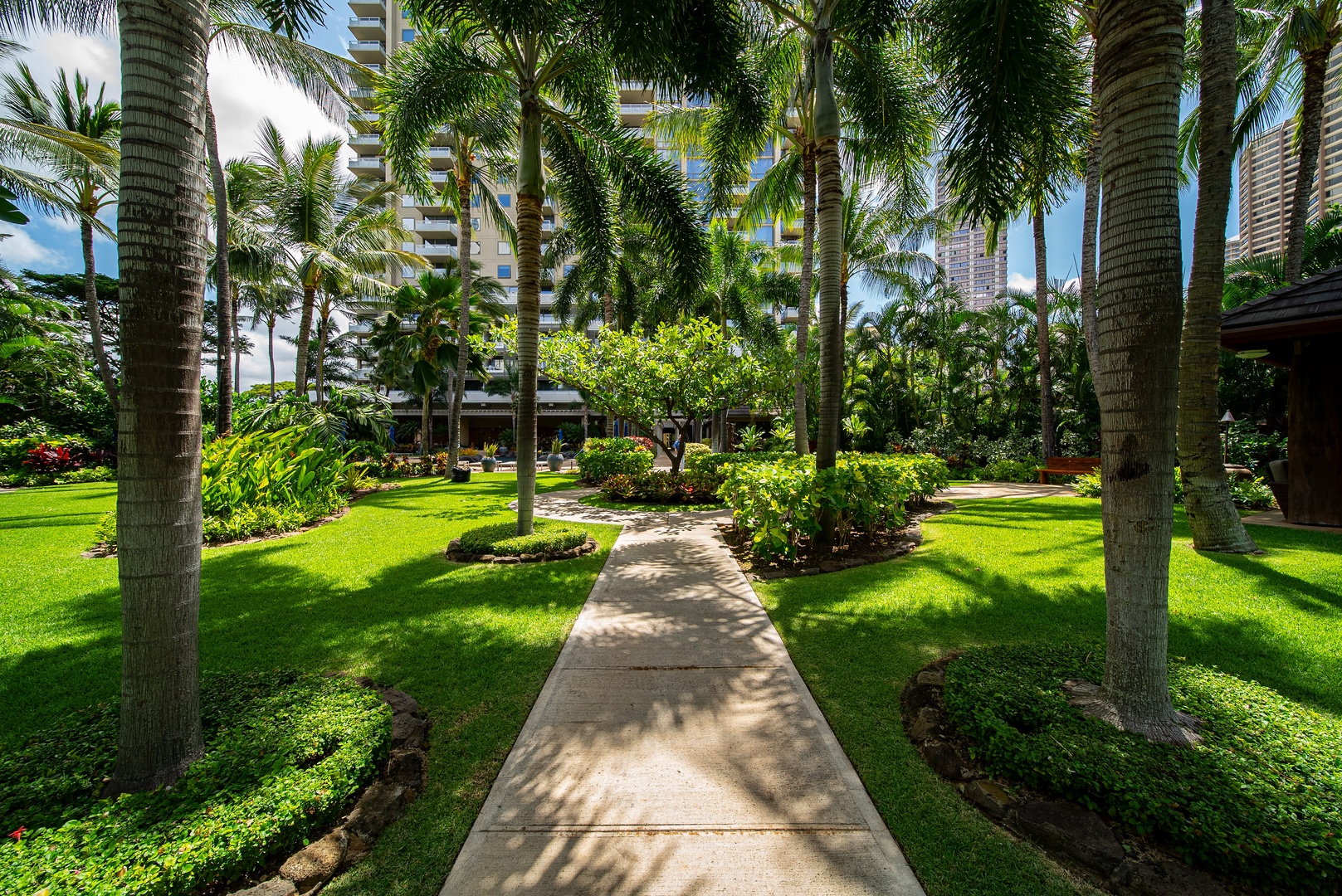 Honolulu Vacation Rentals, Watermark Waikiki Unit 901 - Morning walks or afternoon jogs, the community area is a perfect spot.