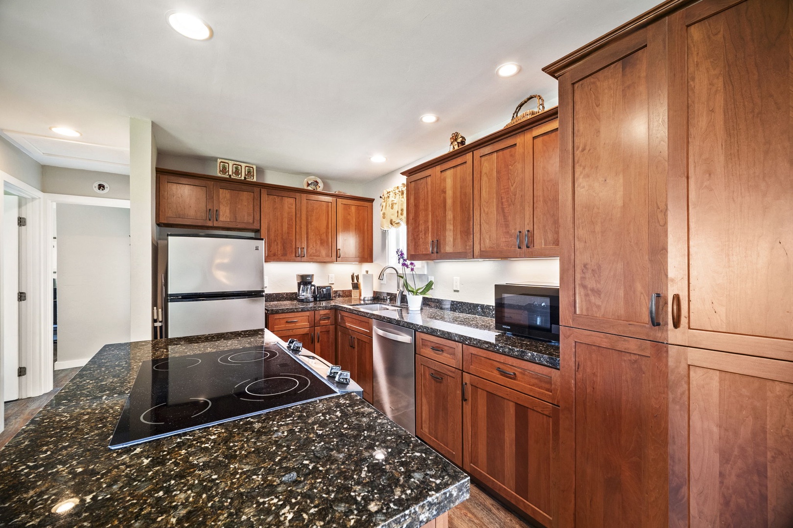 Princeville Vacation Rentals, Alii Kai 7201 - A granite island and full range for nights you'd rather cook than go out.