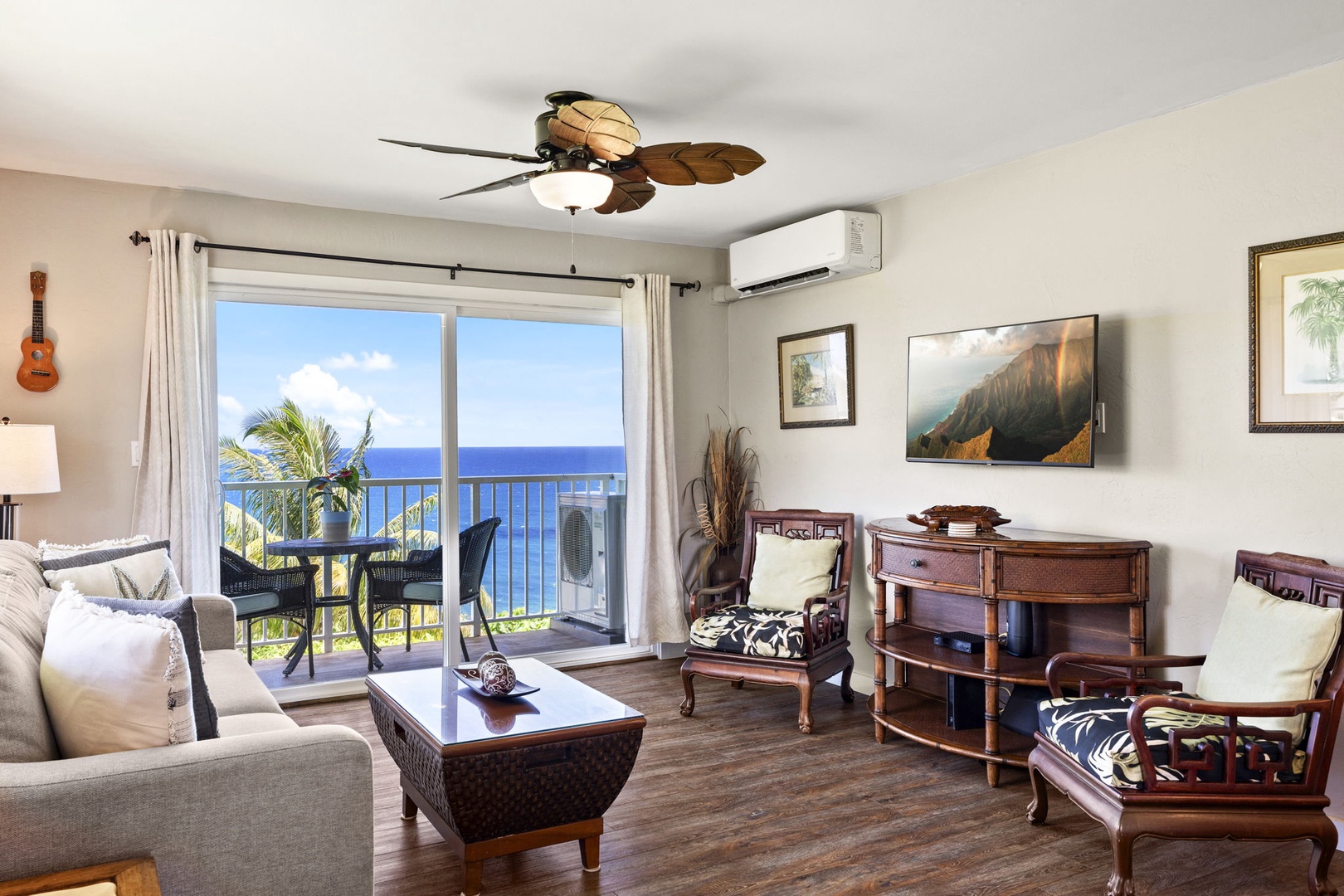 Princeville Vacation Rentals, Alii Kai 7201 - Sliding doors fold the lanai and the ocean view into the living space.