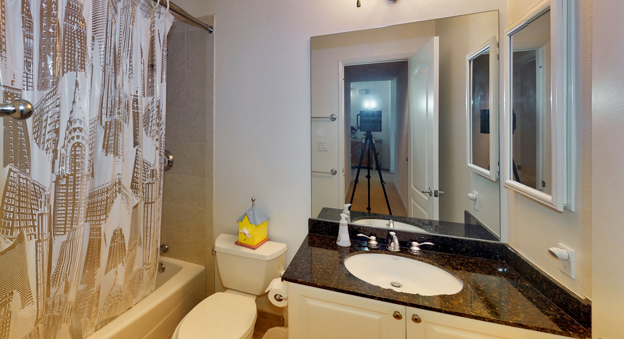 Kapolei Vacation Rentals, Ko Olina Kai Estate #17 - Second full bathroom in the first level.