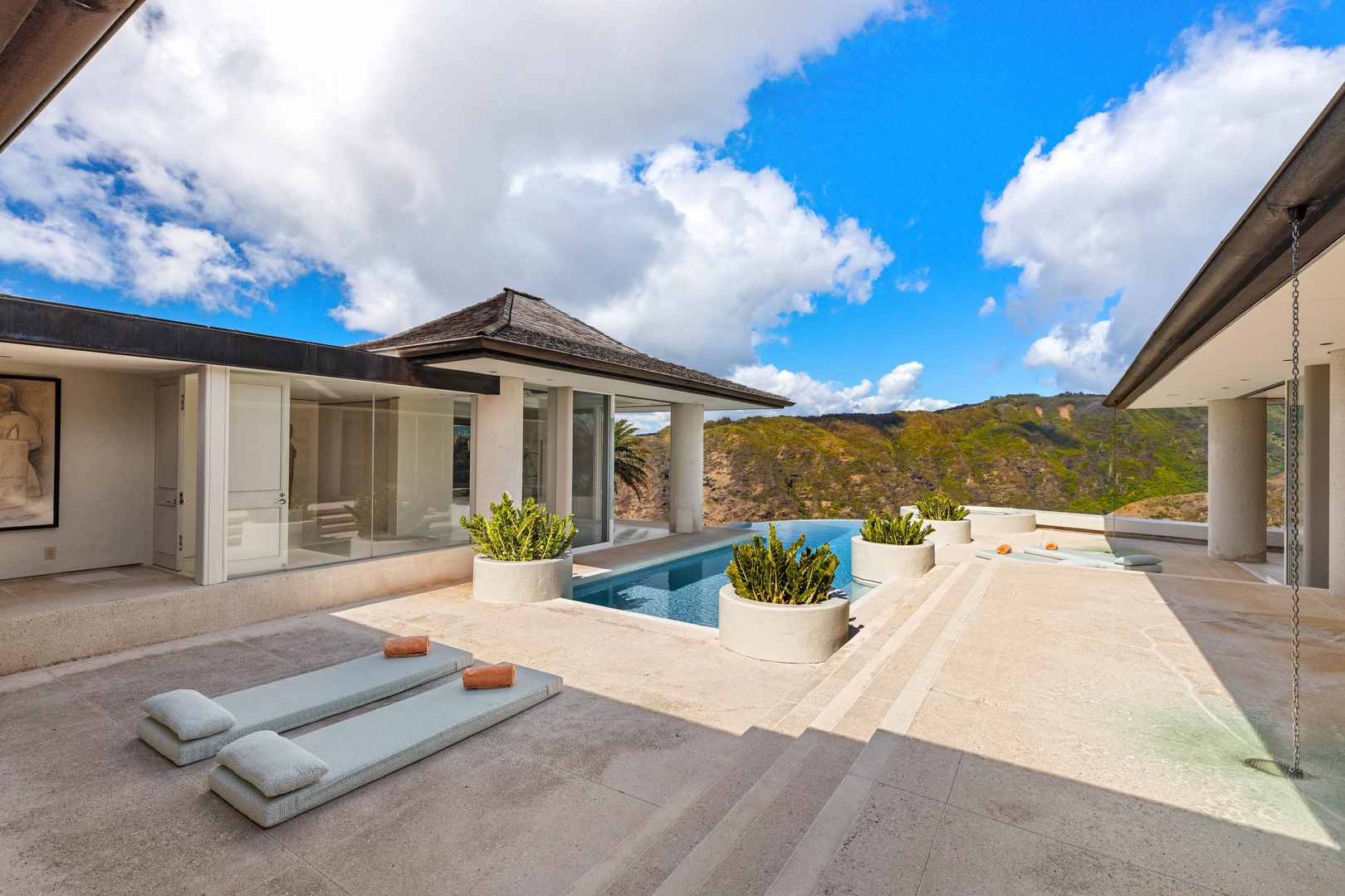 Honolulu Vacation Rentals, Sky Ridge House - A Hilltop Oasis with Panoramic Mountain Views.