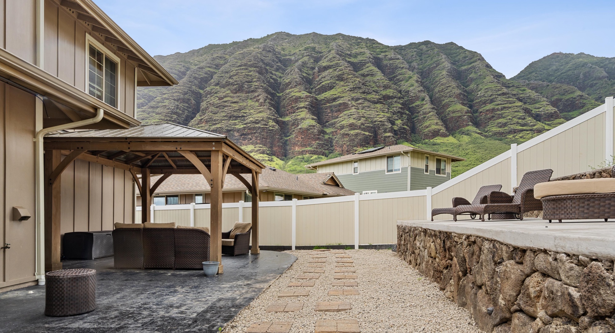 Waianae Vacation Rentals, Makaha Cottages Mauna Olu #76 - 3 - Sitting back between the tropical Waianae mountains will unlock total relaxation.