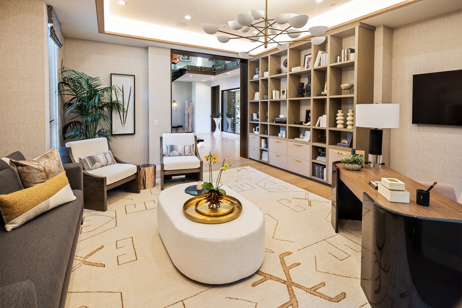 Honolulu Vacation Rentals, Diamond Head Grand Escape - Stay productive or enjoy a good book in this spacious office with custom shelving and refined design.