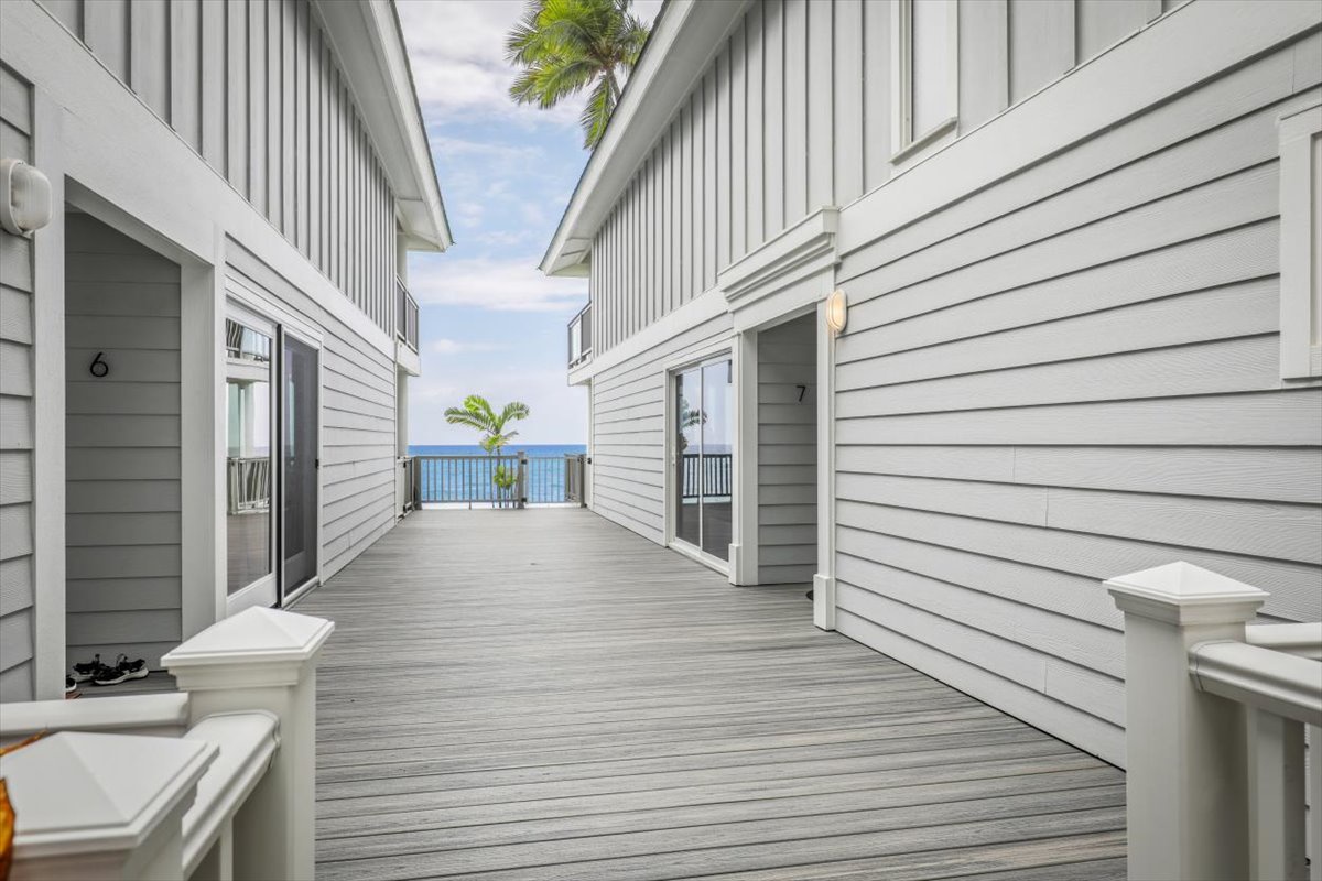 Kailua Kona Vacation Rentals, Hale Kai O'Kona #7 - Pathway between the units leading to Ocean access.