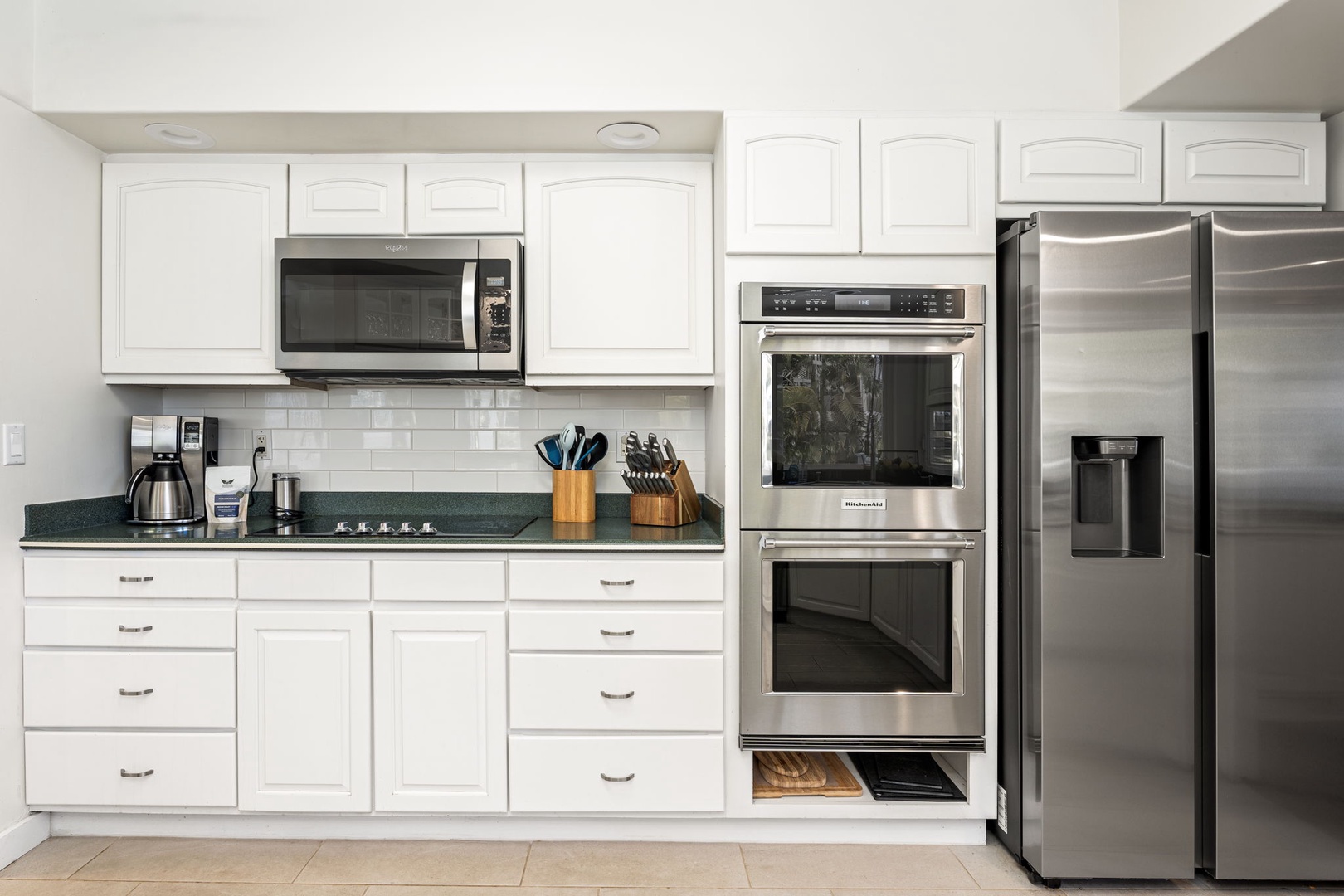 Kailua-Kona Vacation Rentals, Honu Hale - Features stainless steel appliances and ample counter space for creating memorable meals together.