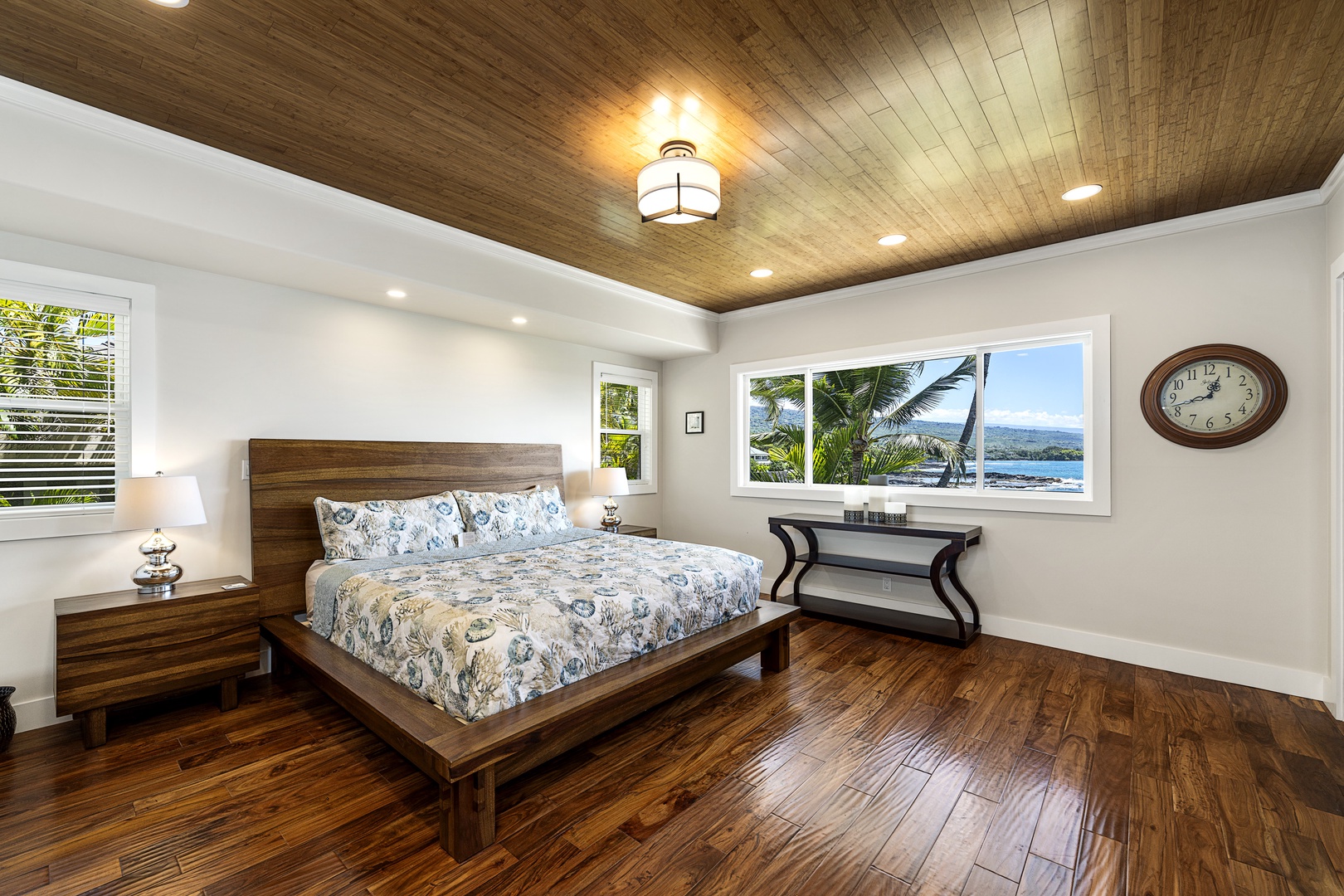 Kailua Kona Vacation Rentals, Ali'i Point #7 - The primary bedroom, with king size bed, is located upstairs