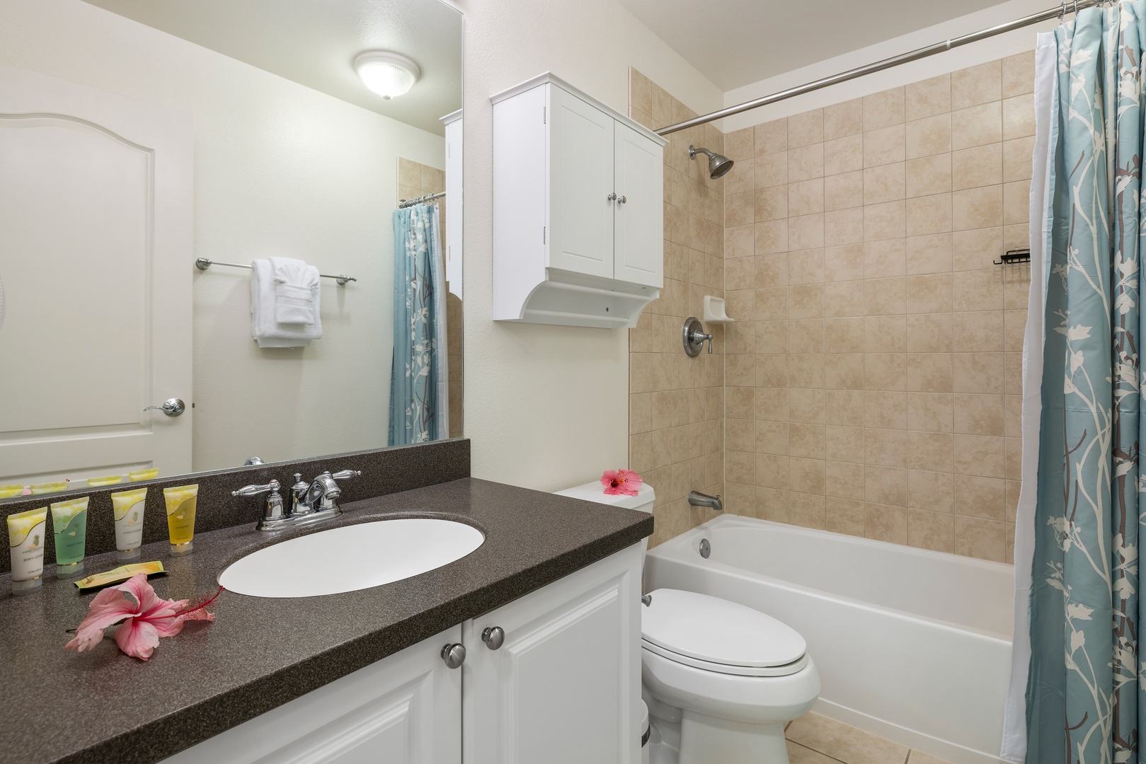 Kapolei Vacation Rentals, Hillside Villas 1498-3 - The guest bathroom has a shower/tub combo and a single vanity.