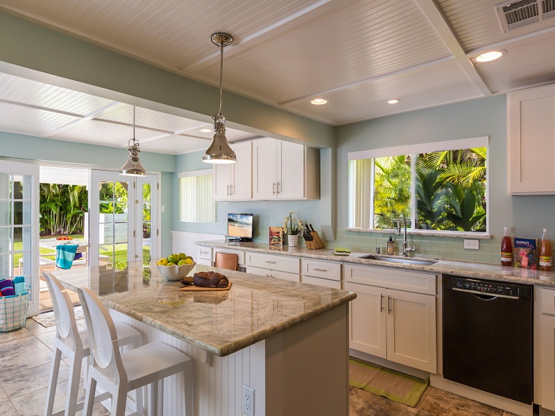 Honolulu Vacation Rentals, Ho'okipa Villa - Enjoy cooking in this bright and open kitchen with scenic views.