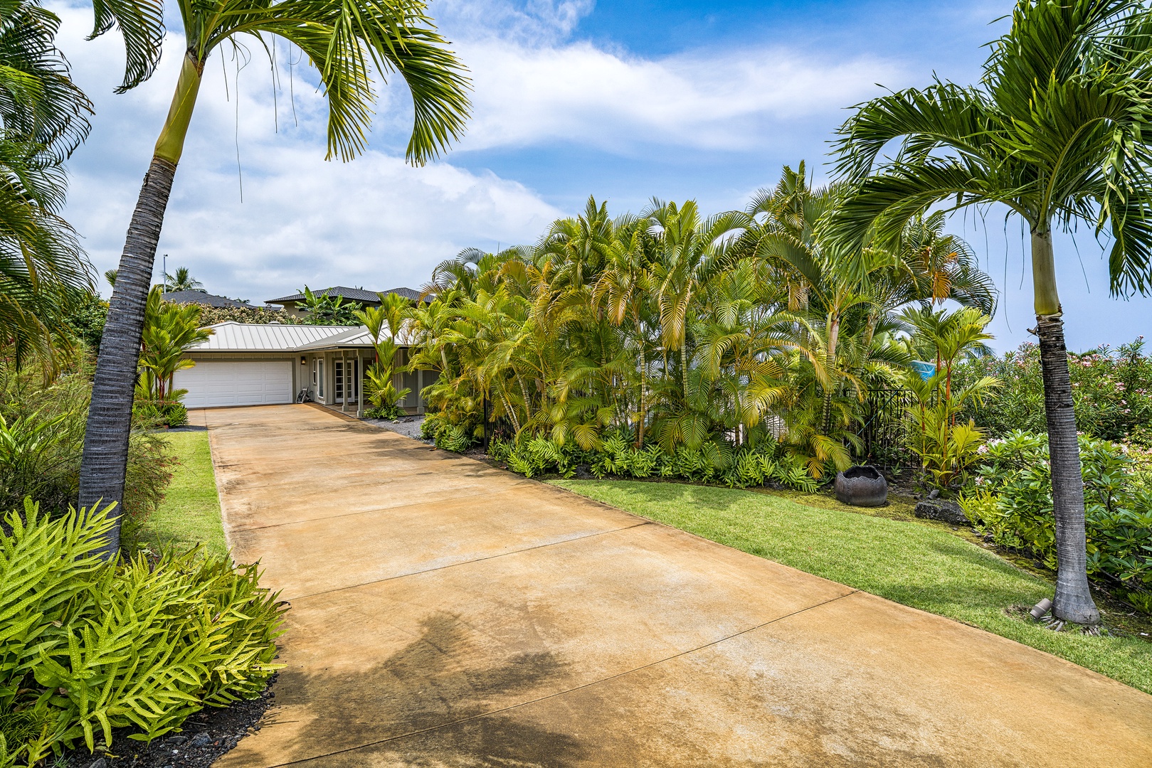 Kailua Kona Vacation Rentals, Sunset Hale - Path to the house