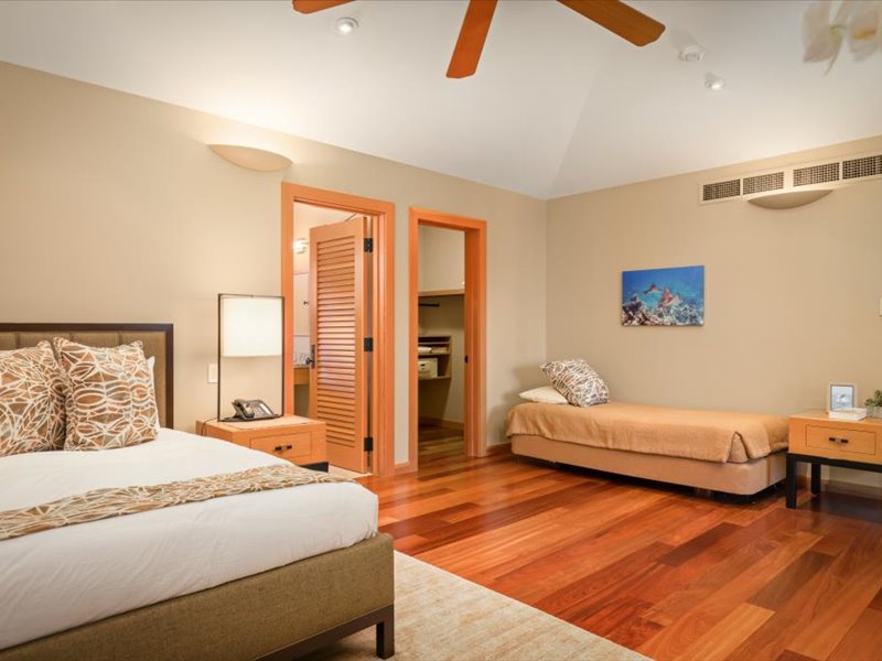 Kamuela Vacation Rentals, 5BD Estate Home at Mauna Kea Resort - 2nd Master bedroom with twin bed (2nd flr)