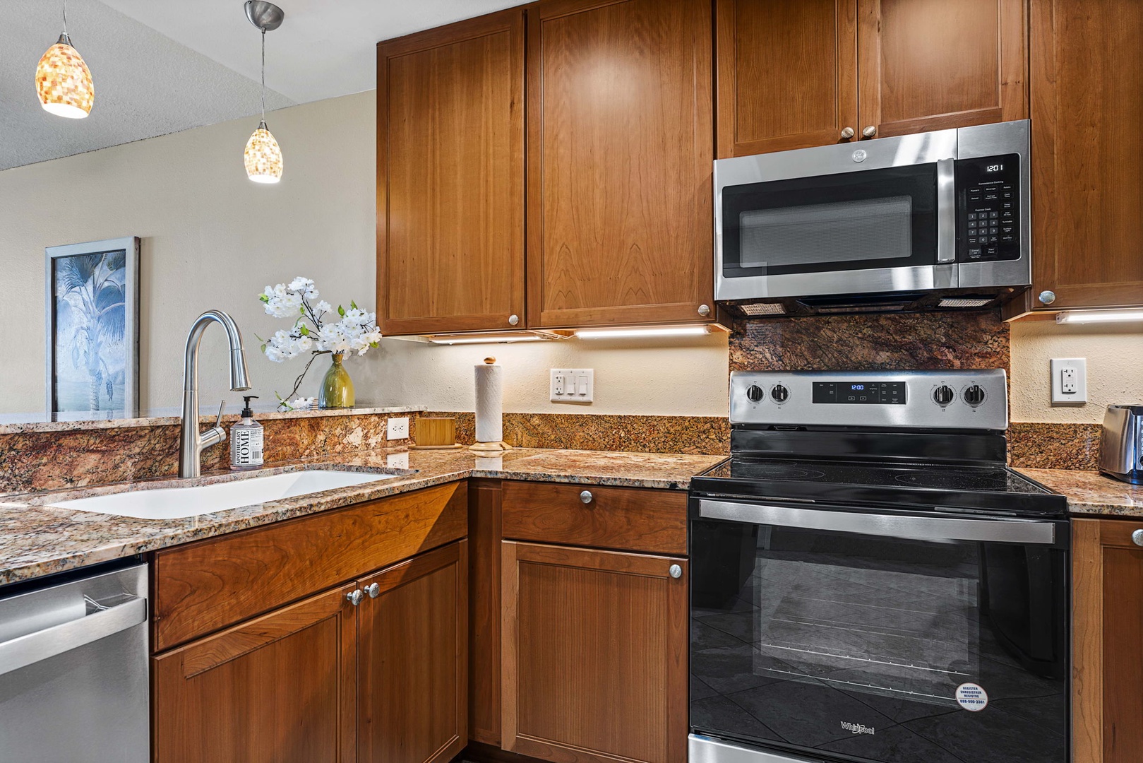 Kailua Kona Vacation Rentals, Keauhou Kona Surf & Racquet 1104 - Complete with cooking tools and appliances for your culinary desires.