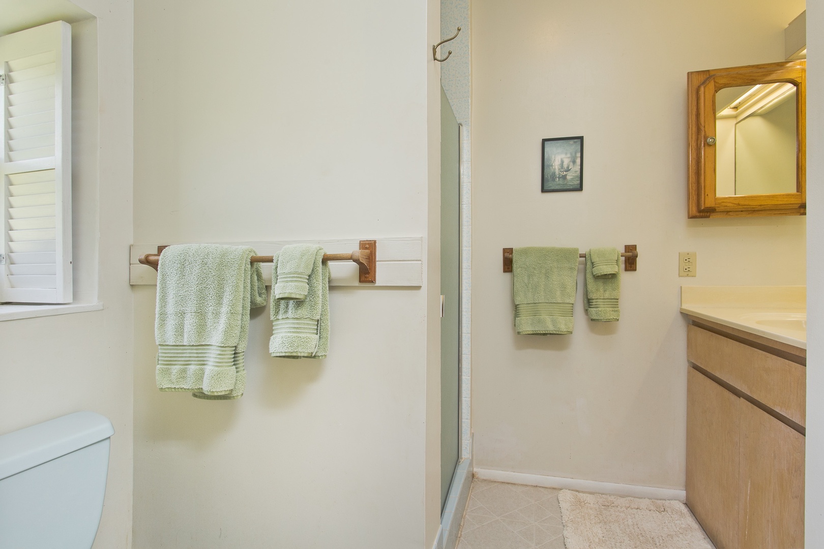 Laie Vacation Rentals, Waipuna Hale - Primary bathroom.