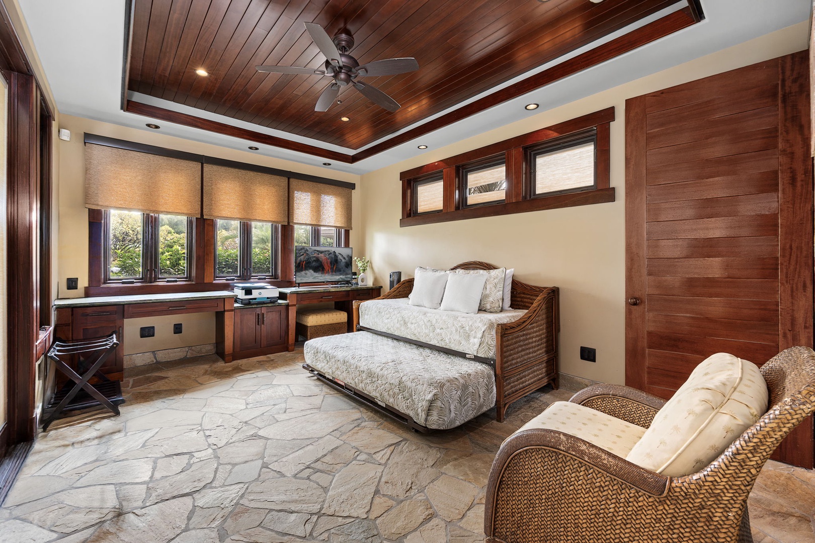 Kamuela Vacation Rentals, Hale Konane - A versatile guest space with a convertible bed, ideal for extra guests or a flexible sleeping arrangement.