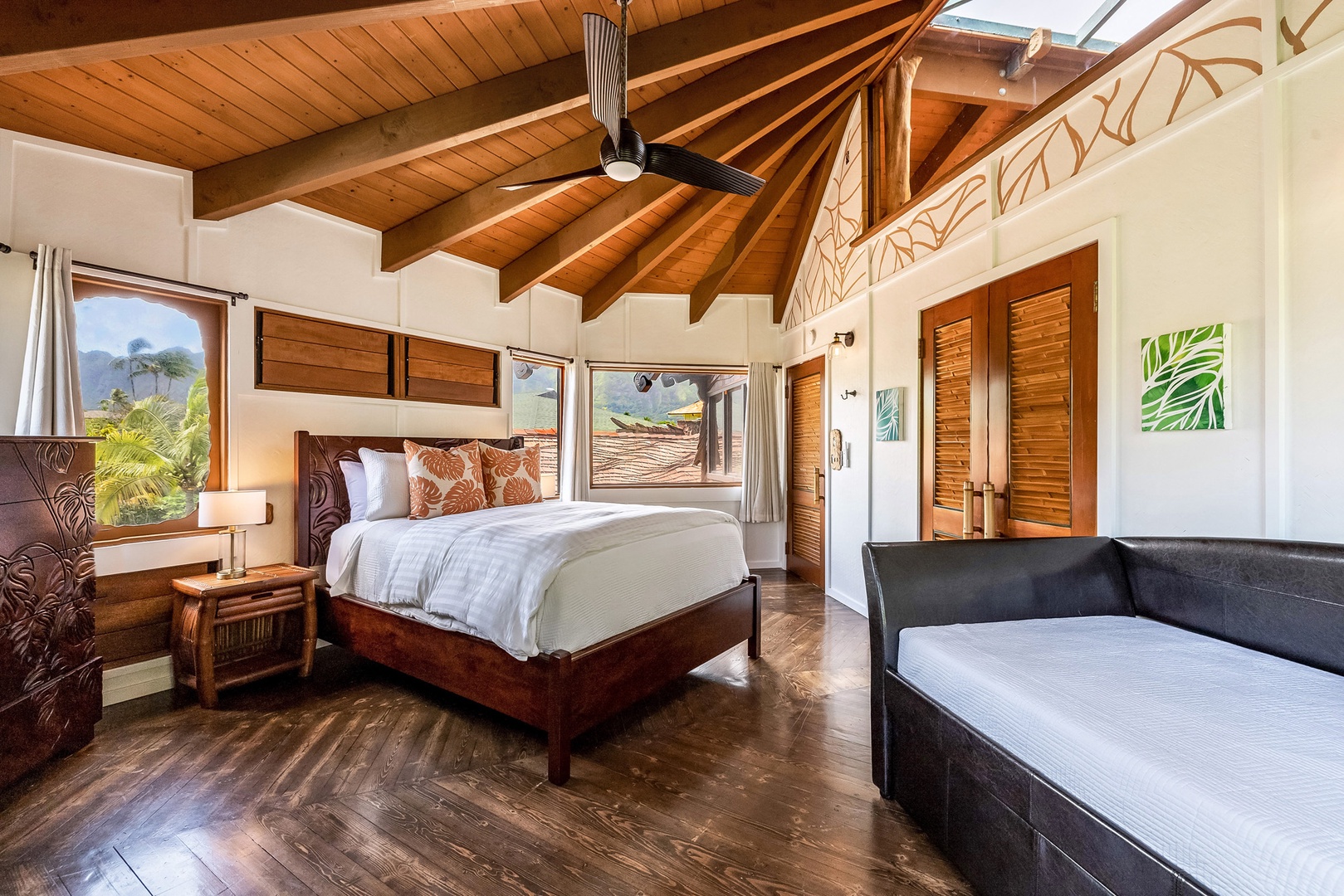 Waimanalo Vacation Rentals, Hawaii Hobbit House - Guest bedroom with queen bed.