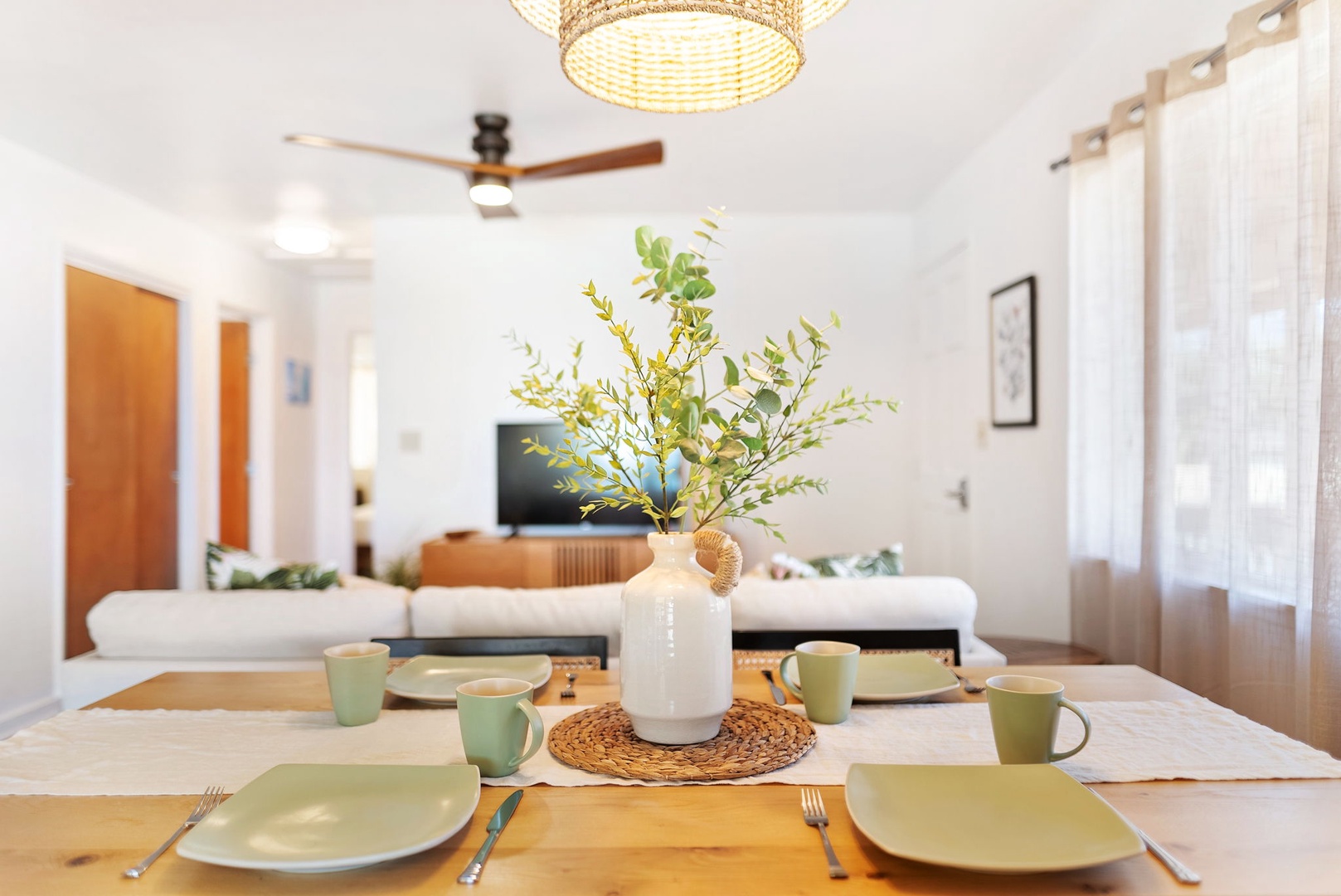 Haleiwa Vacation Rentals, Pikai Hale - Just imagine enjoying your favorite meals with friends and family here