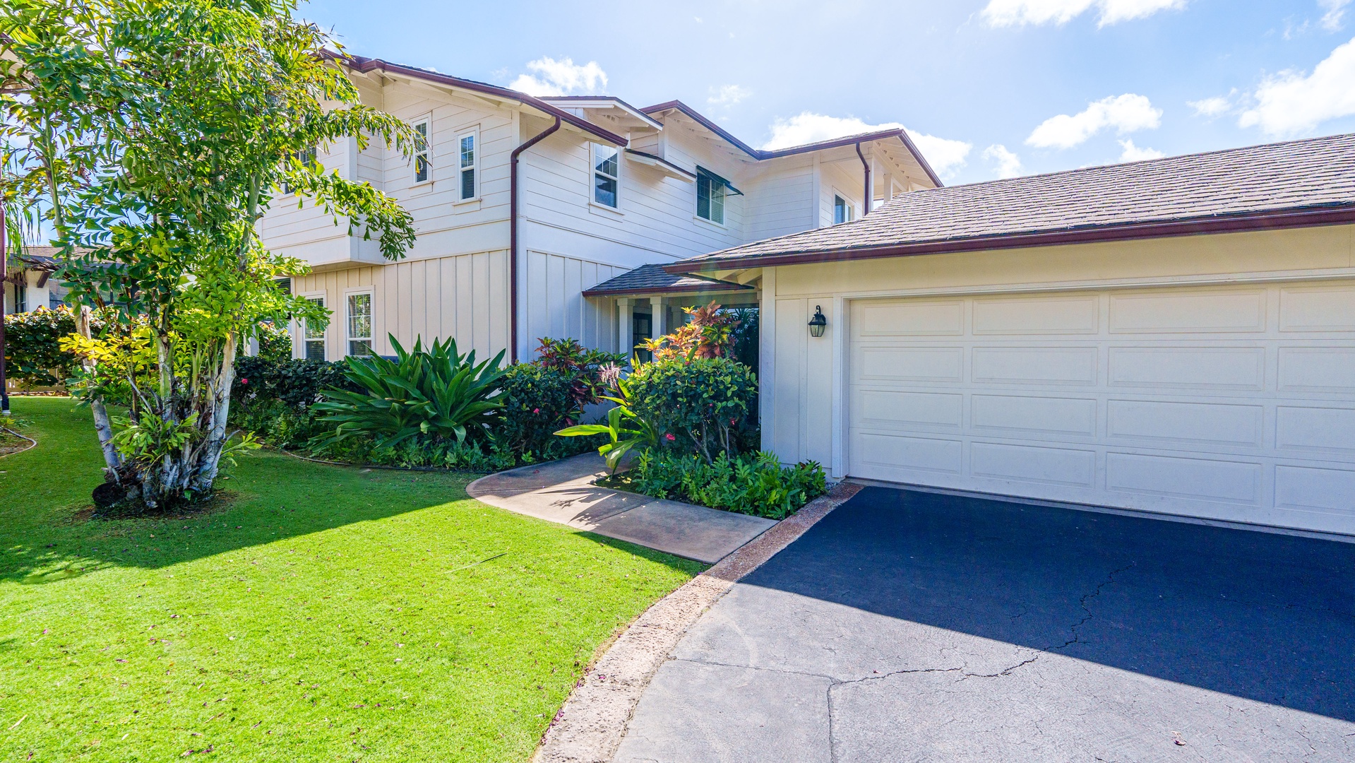 Kapolei Vacation Rentals, Coconut Plantation 1078-1 - The paved area near the garage.