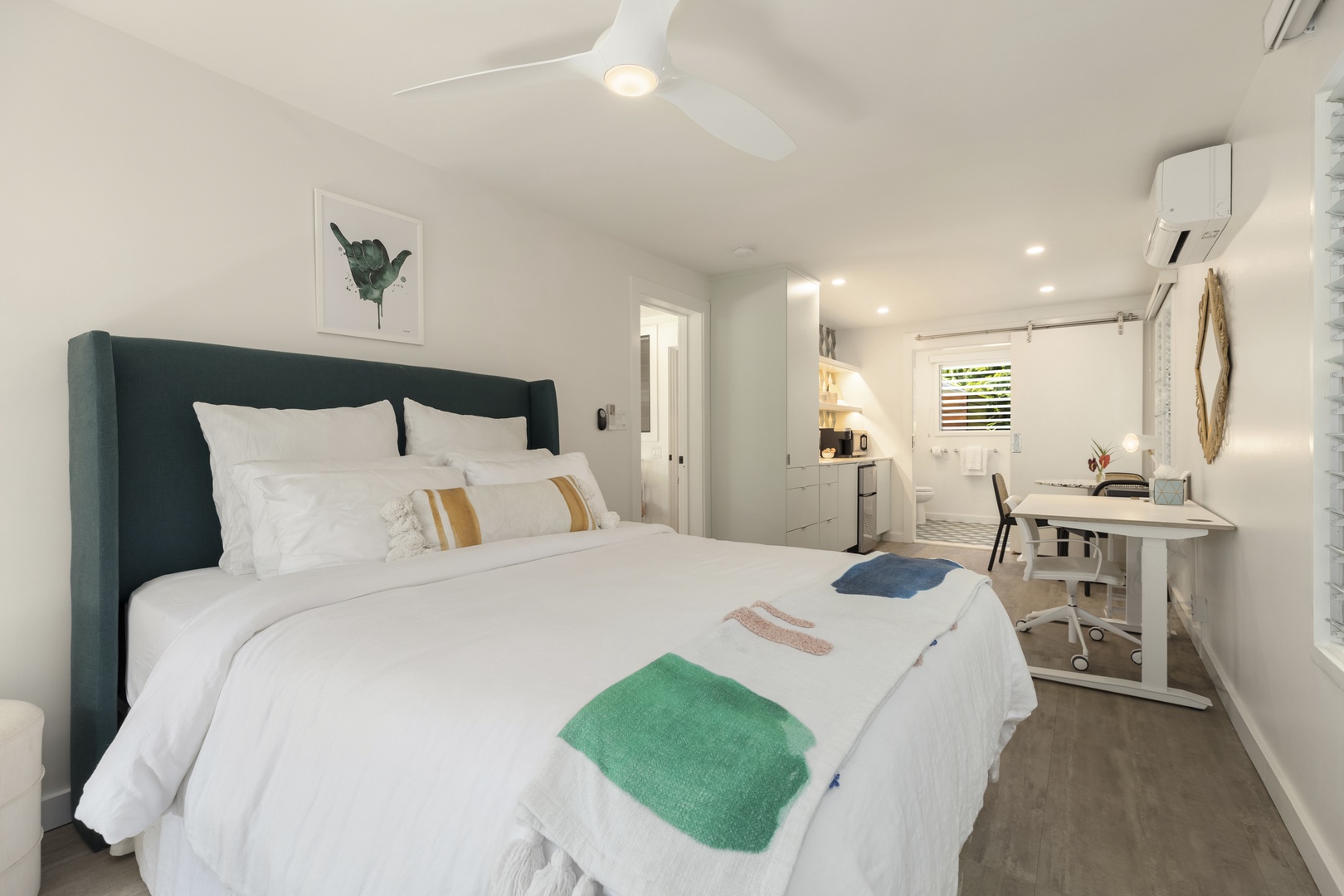 Kailua Vacation Rentals, Lanikai Hideaway - Second guest bedroom with luxury appointments