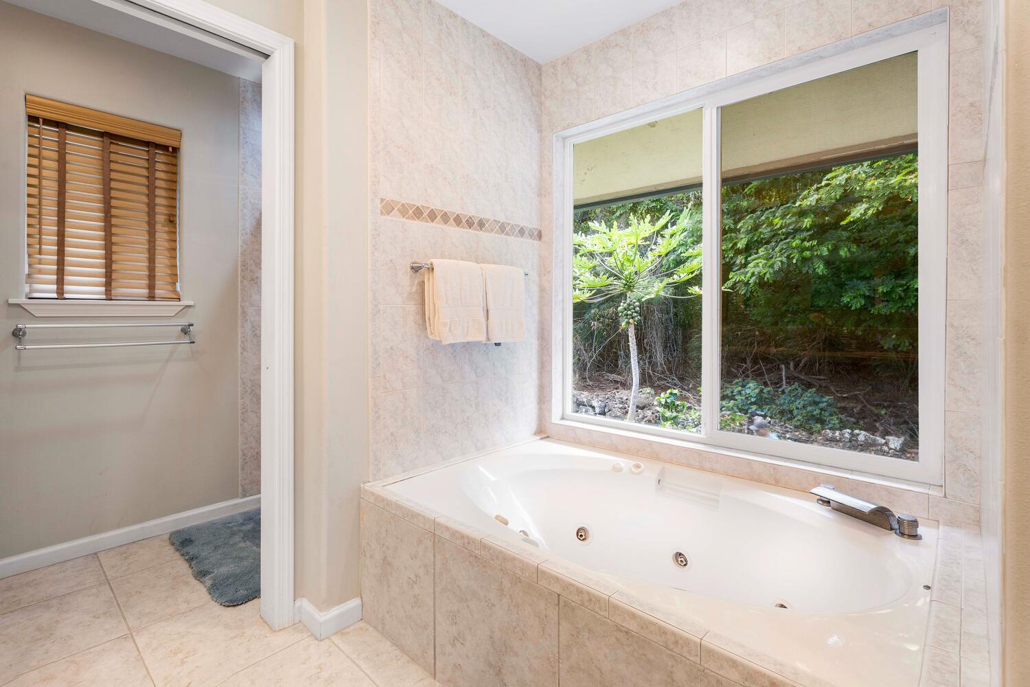 Kailua Kona Vacation Rentals, Honu O Kai (Turtle of the Sea) - Primary Bath with views of the garden.