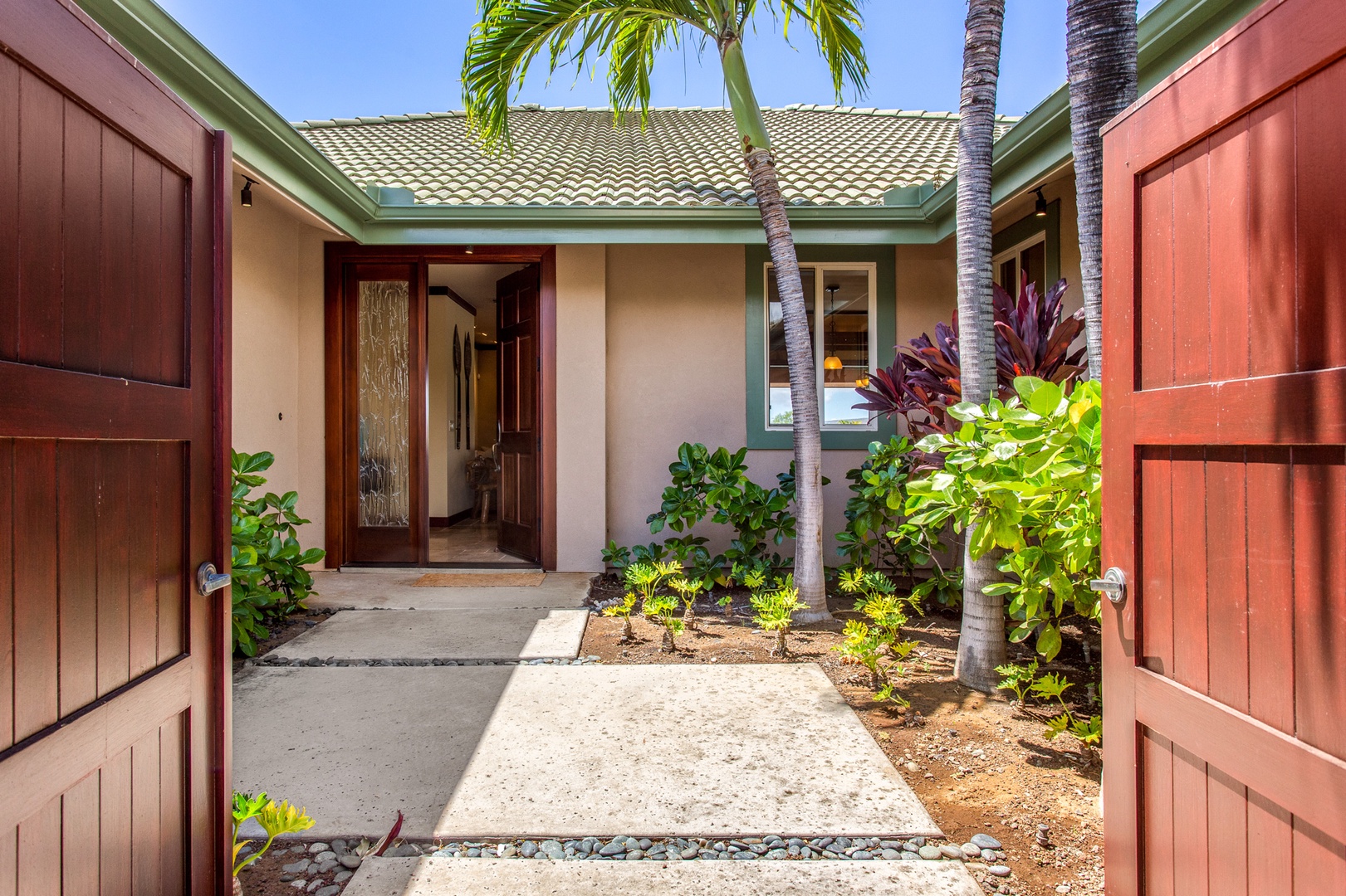 Kamuela Vacation Rentals, 3BD Wai'ula'ula Villa (312) at Mauna Kea Resort - A warm island welcome — lush landscaping and tropical palms frame the private villa entry.