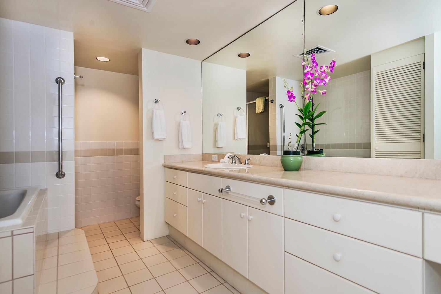 Honolulu Vacation Rentals, Kahala Beachfront Villa - Ample vanity space in the ensuite bath.