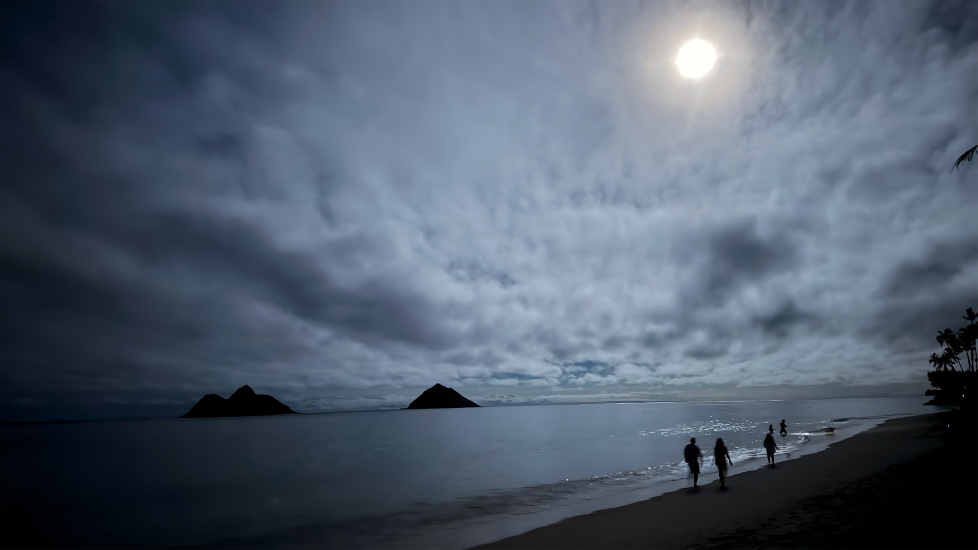 Kailua Vacation Rentals, Lanikai Ola Nani - Moonrise on Lanikai beach, a truly remarkable, bucket list experience.
