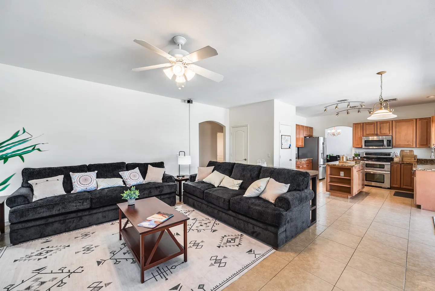 Peoria Vacation Rentals, Cherry Hills - Spacious living room for your gatherings