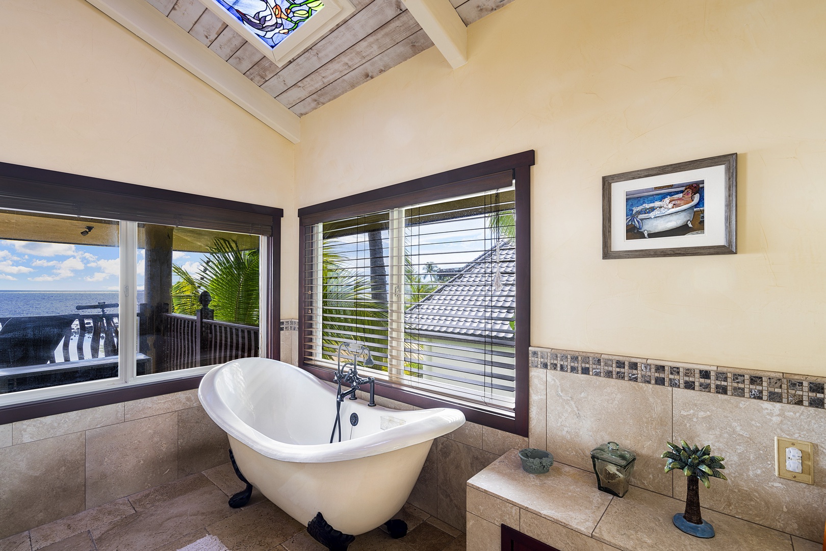 Kailua Kona Vacation Rentals, Mermaid Cove - Clawfoot tub with a view!