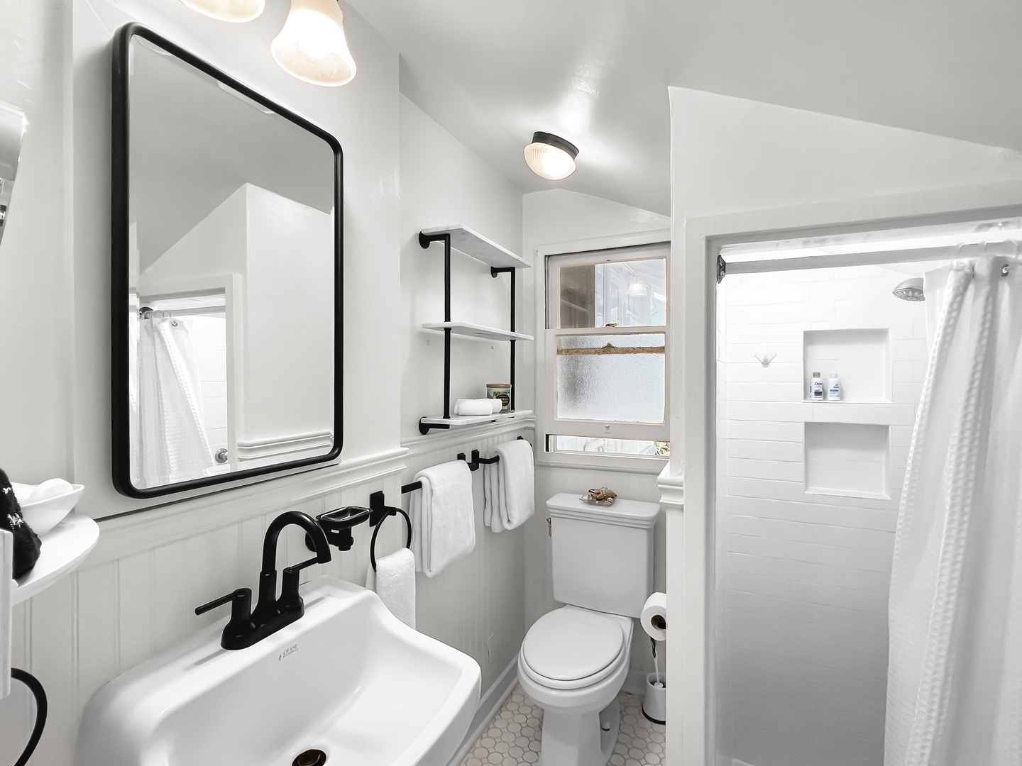 Kailua Vacation Rentals, Kai Mele - Primary ensuite