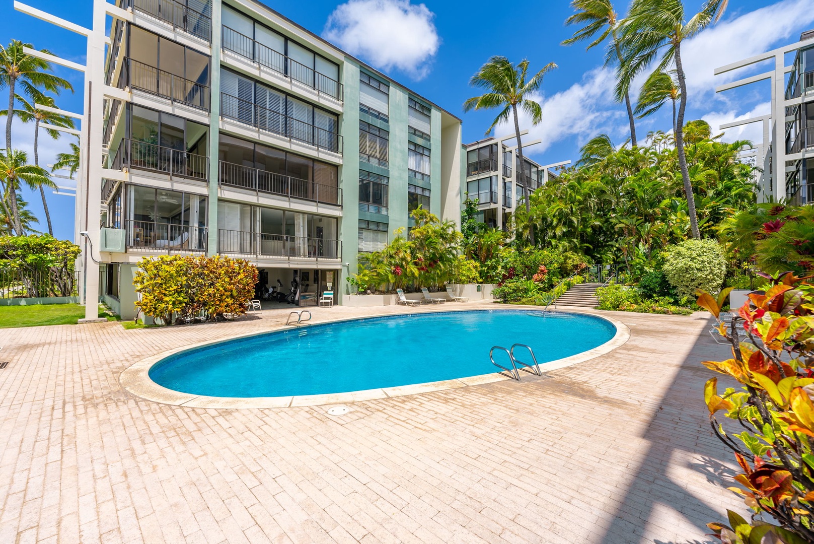 Honolulu Vacation Rentals, Kahala Beachfront Villa - The community pool area.