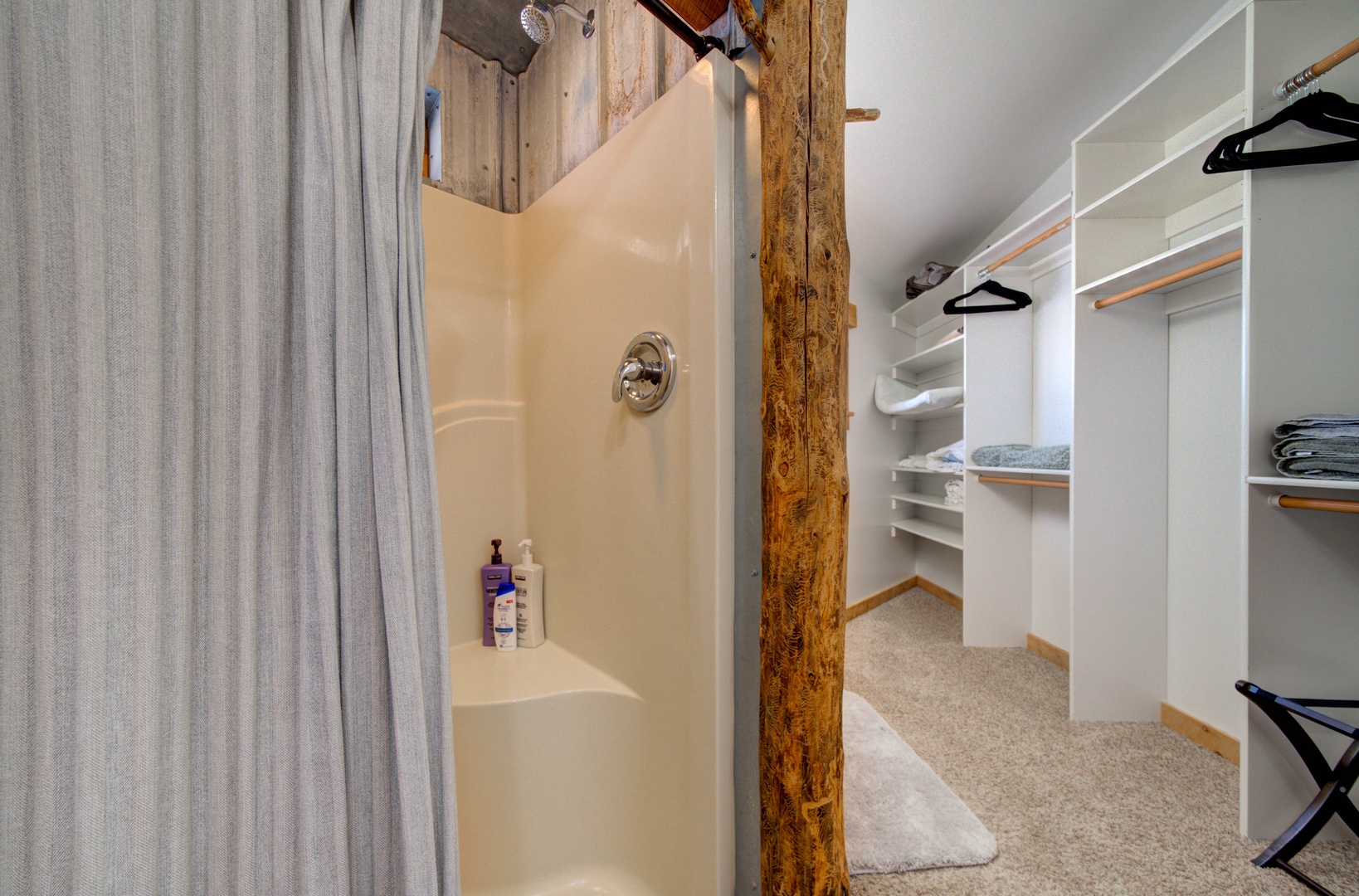 Livingston Vacation Rentals, OFB Sunset Grove - Shower and tons of closet space in the ensuite bathroom