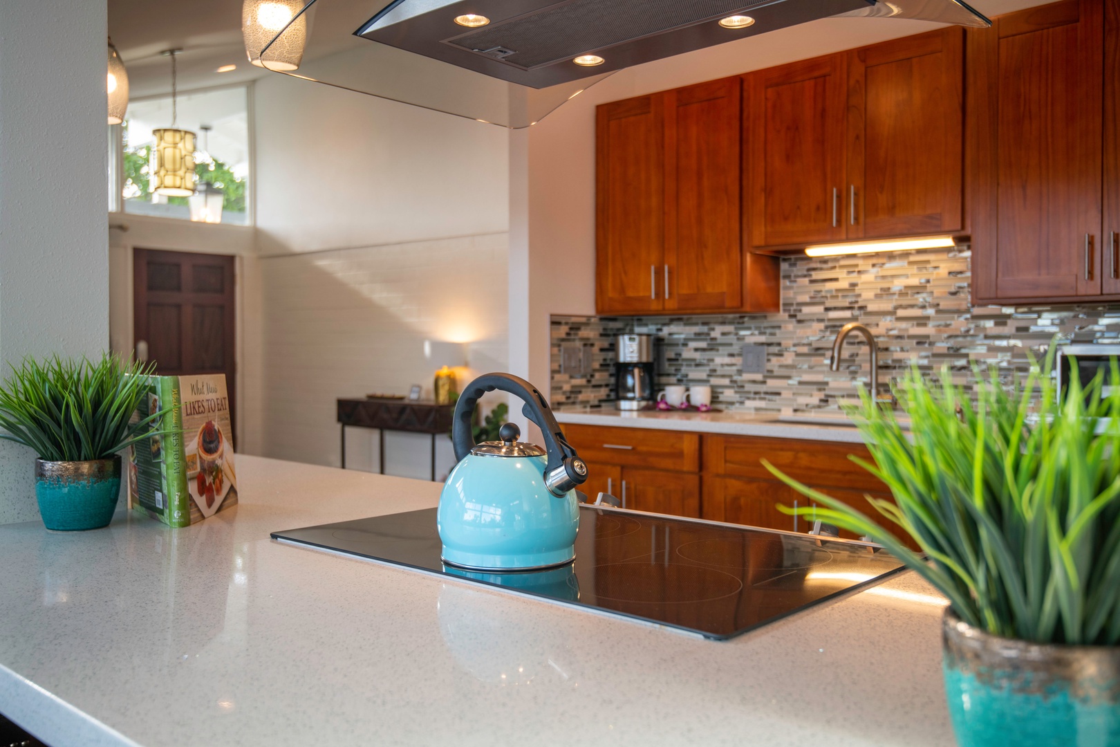 Honolulu Vacation Rentals, Holoholo Hale - The view from the breakfast nook into the kitchen, in the distance is the front door.