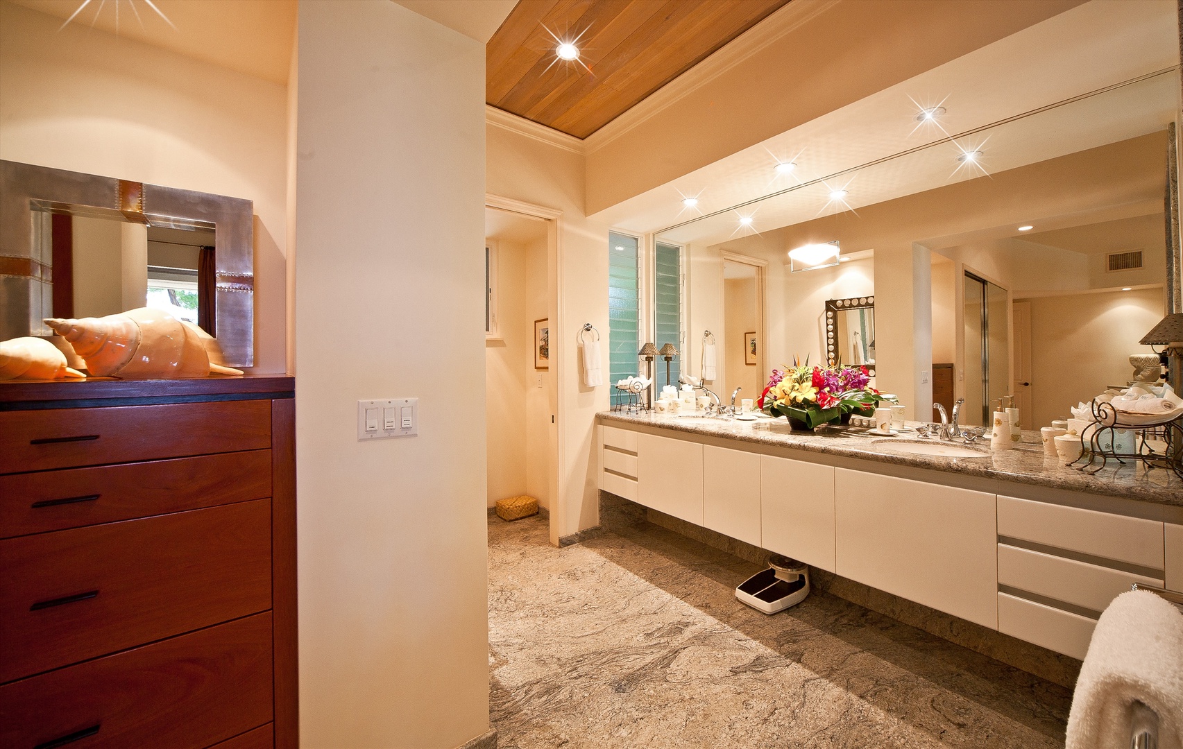 Kaanapali Vacation Rentals, Sea Shells Beach House on Ka`anapali Beach* - Master Bedroom Bathroom