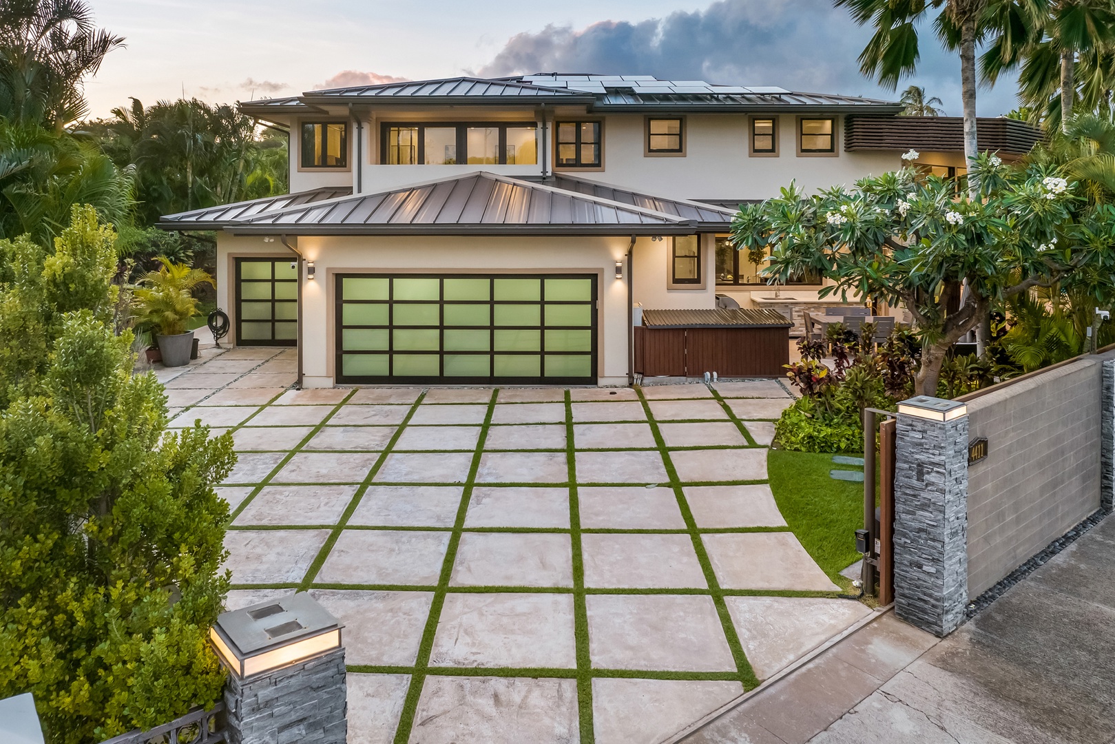 Honolulu Vacation Rentals, Kahala Grand Splendor - The grand driveway and modern garage showcase the home's sophisticated design.