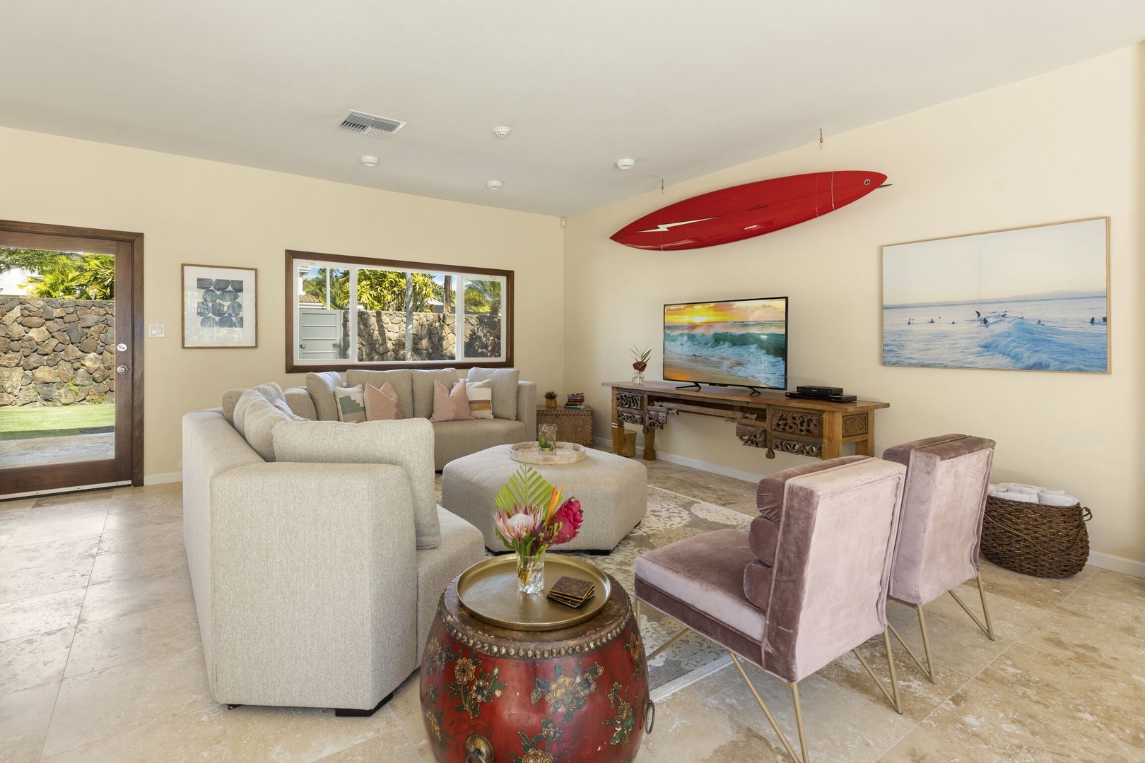 Honolulu Vacation Rentals, Kahala Breeze - Living Room.
