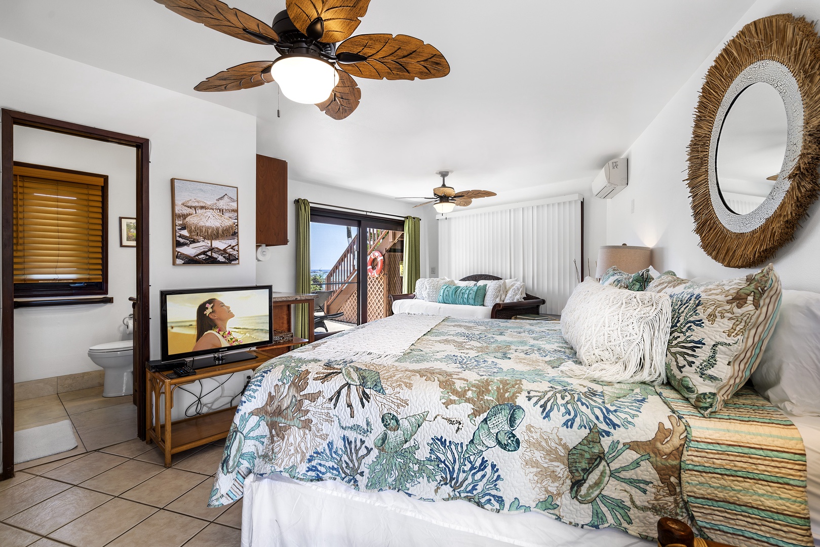 Kailua Kona Vacation Rentals, Kona's Shangri La - First floor equipped with King bed and twin day bed