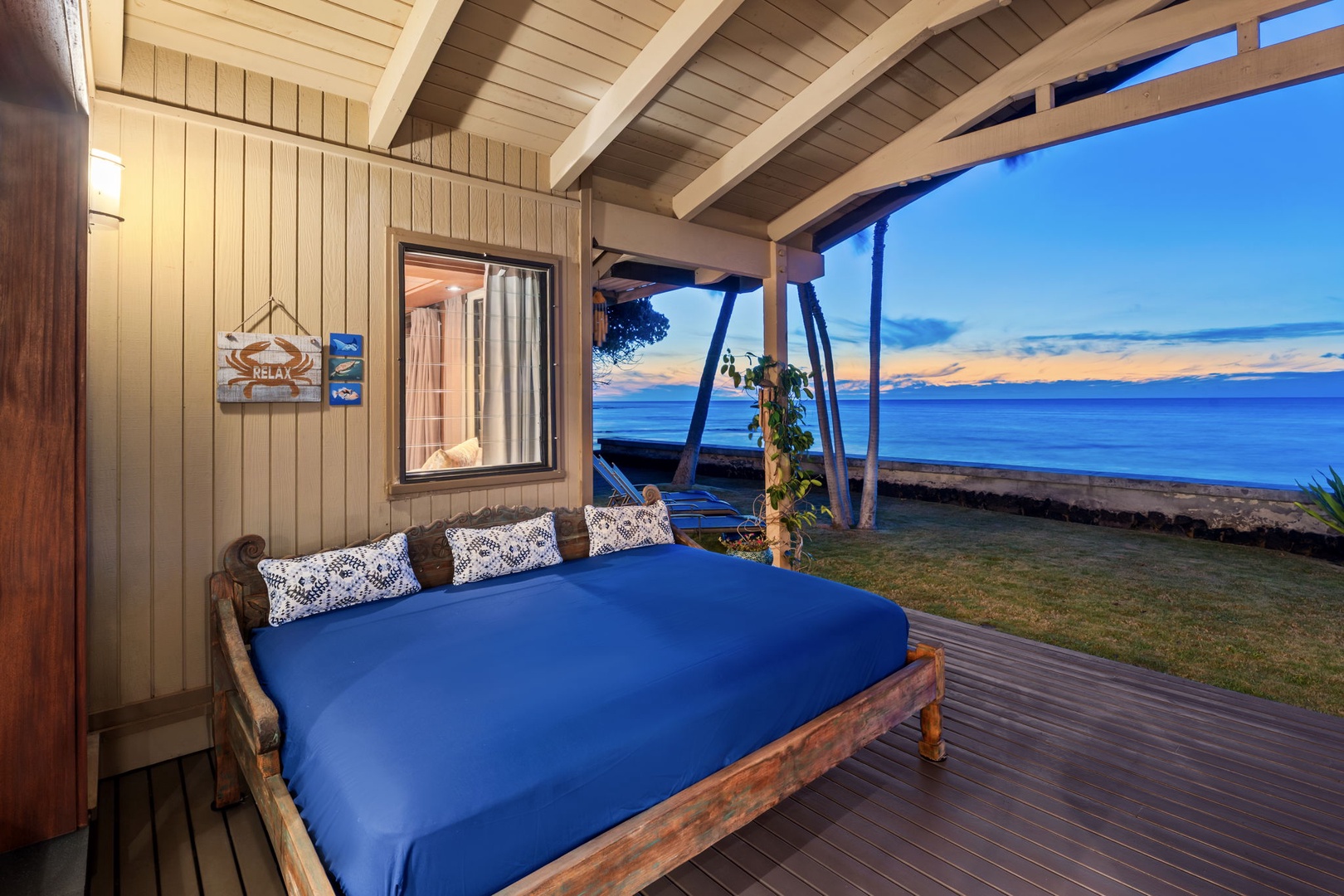 Kamuela Vacation Rentals, Island Time Retreat - The daybed faces straight out at the water, the best seat in the house at dusk.