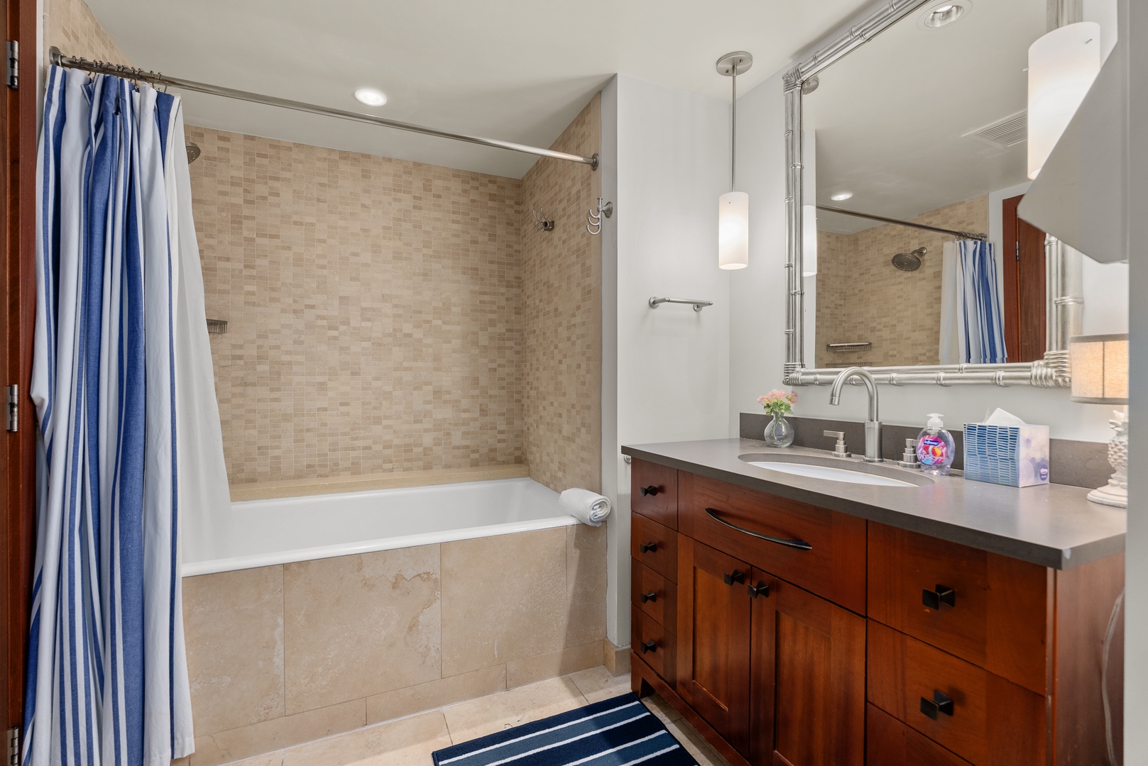 Rinse off the beach, then sink into the soaking tub before dinner.