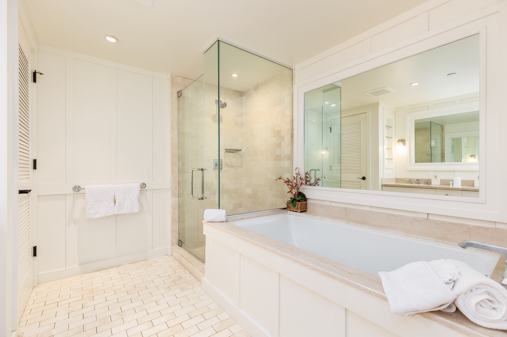 Kahuku Vacation Rentals, Turtle Bay Villas 201 - Deep soaking tub, separate shower and dual-sink vanity