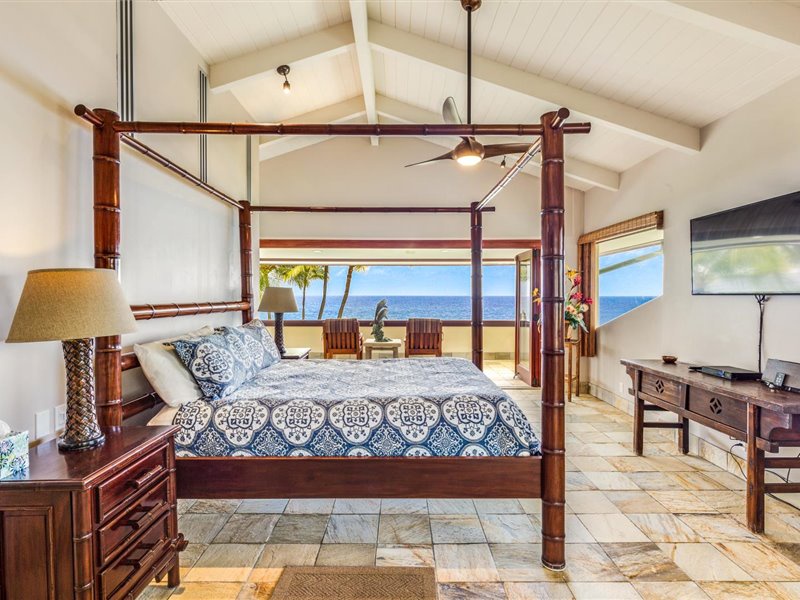 Kailua Kona Vacation Rentals, Blue Water - Primary bedroom equipped with King bed, A/C, TV, Lanai and ensuite