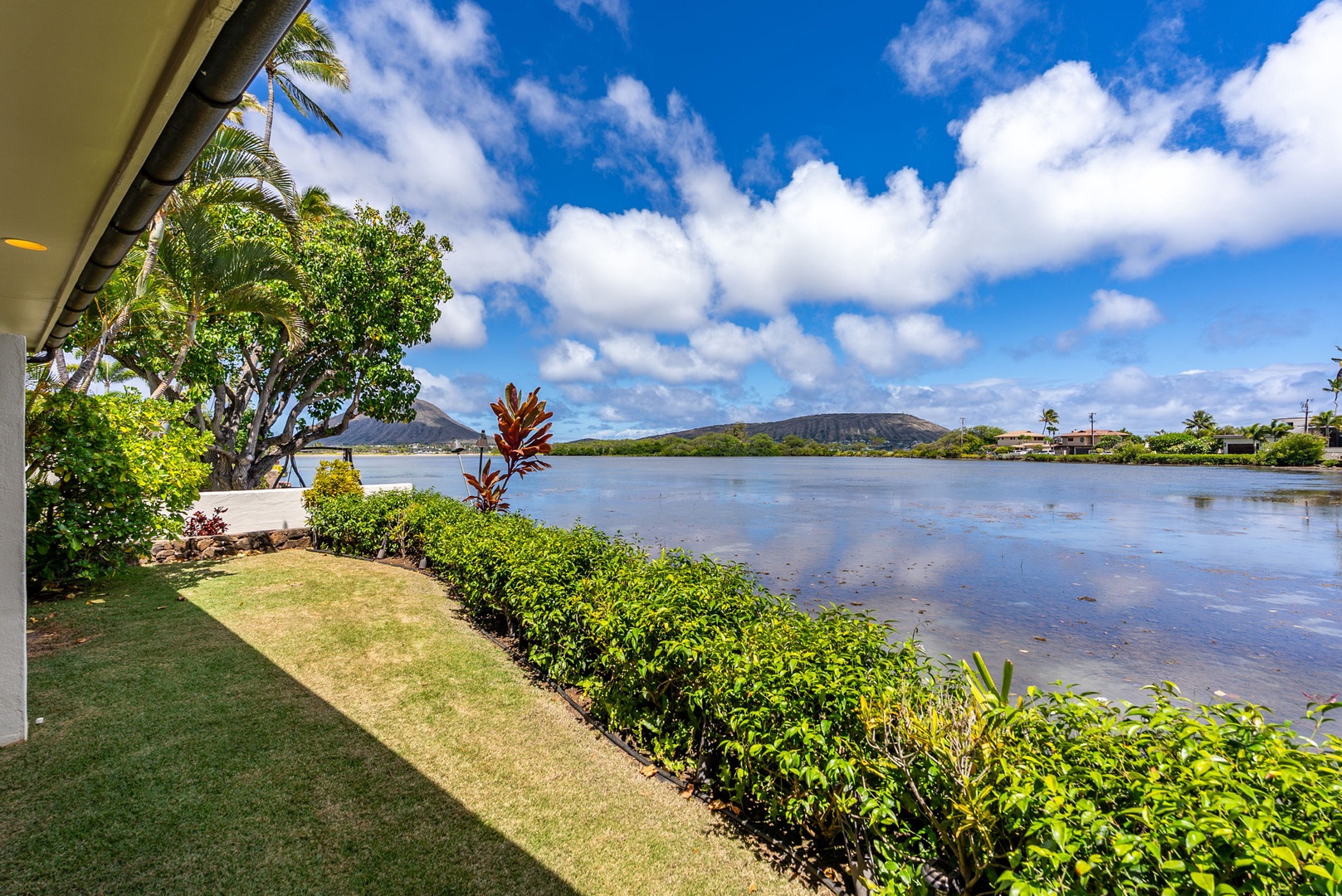 Honolulu Vacation Rentals, The Lagoon House 3BR - Manicured gardens, lagoon views and a volcanic backdrop, all at your fingtertips.