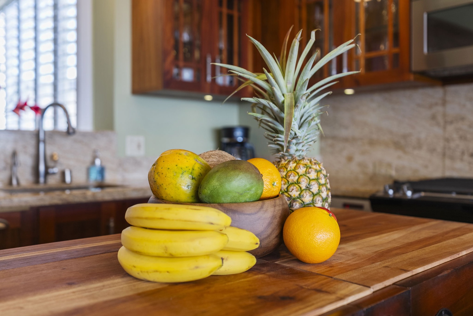 Honolulu Vacation Rentals, Hale Kaimana - Fresh tropical produce displayed in the kitchen inspires culinary adventures.