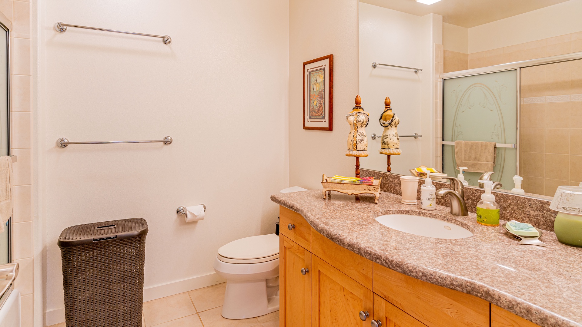 Kapolei Vacation Rentals, Kai Lani 16C - The second guest bathroom is also a full bathroom.